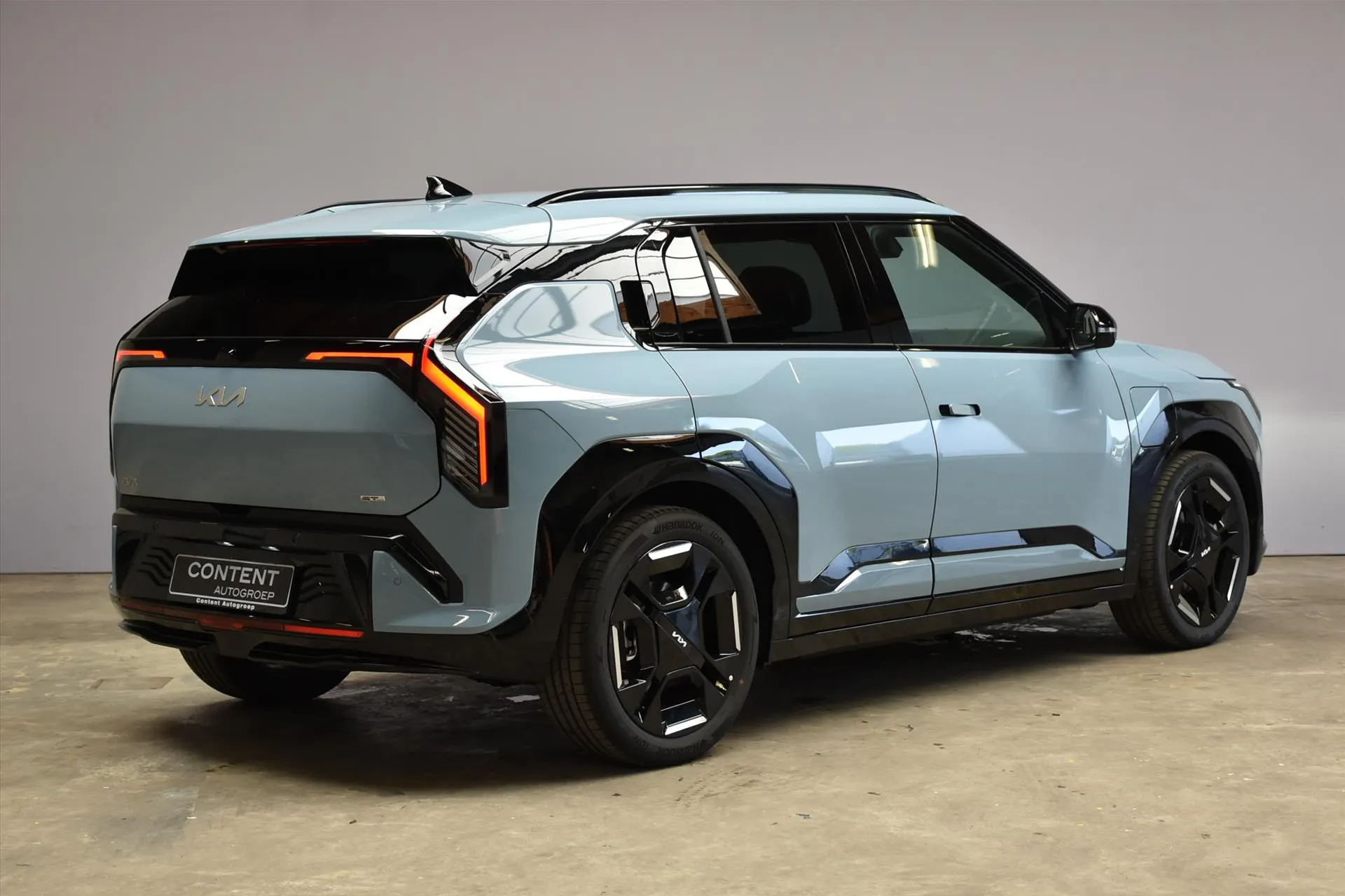 Kia EV3 met kenteken 64120 – detailfoto