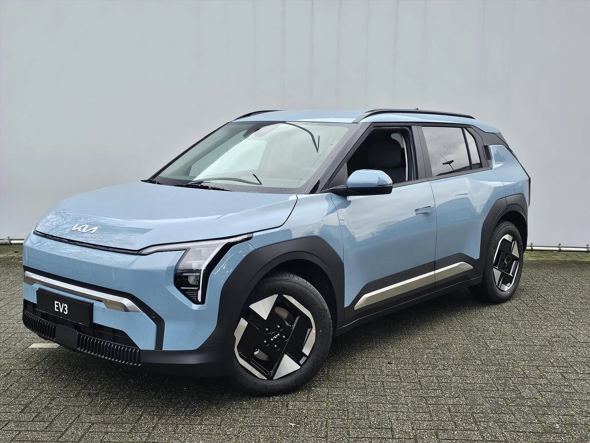 Kia EV3 met kenteken 64258 – vooraanzicht