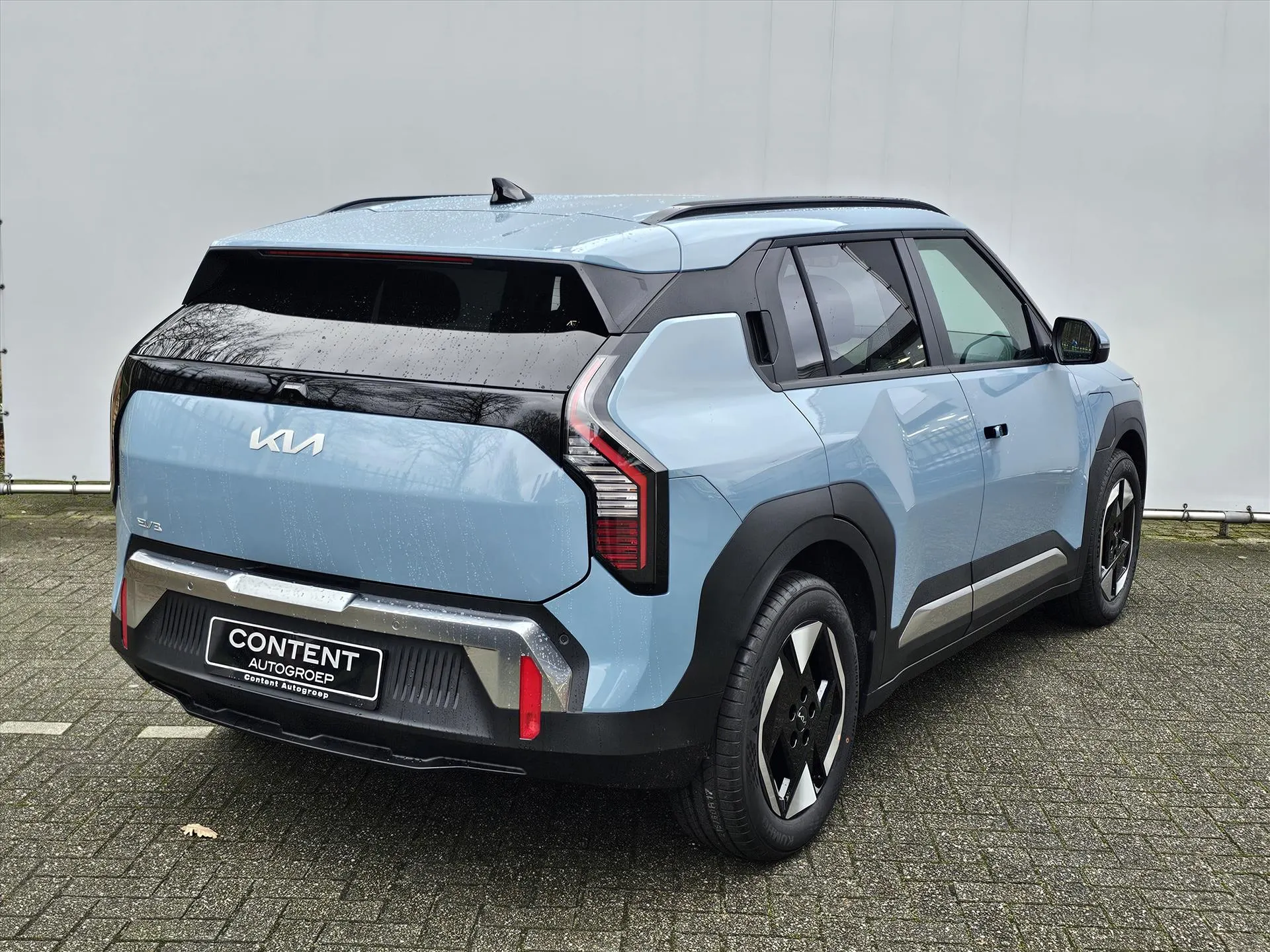 Kia EV3 met kenteken 64258 – dashboard
