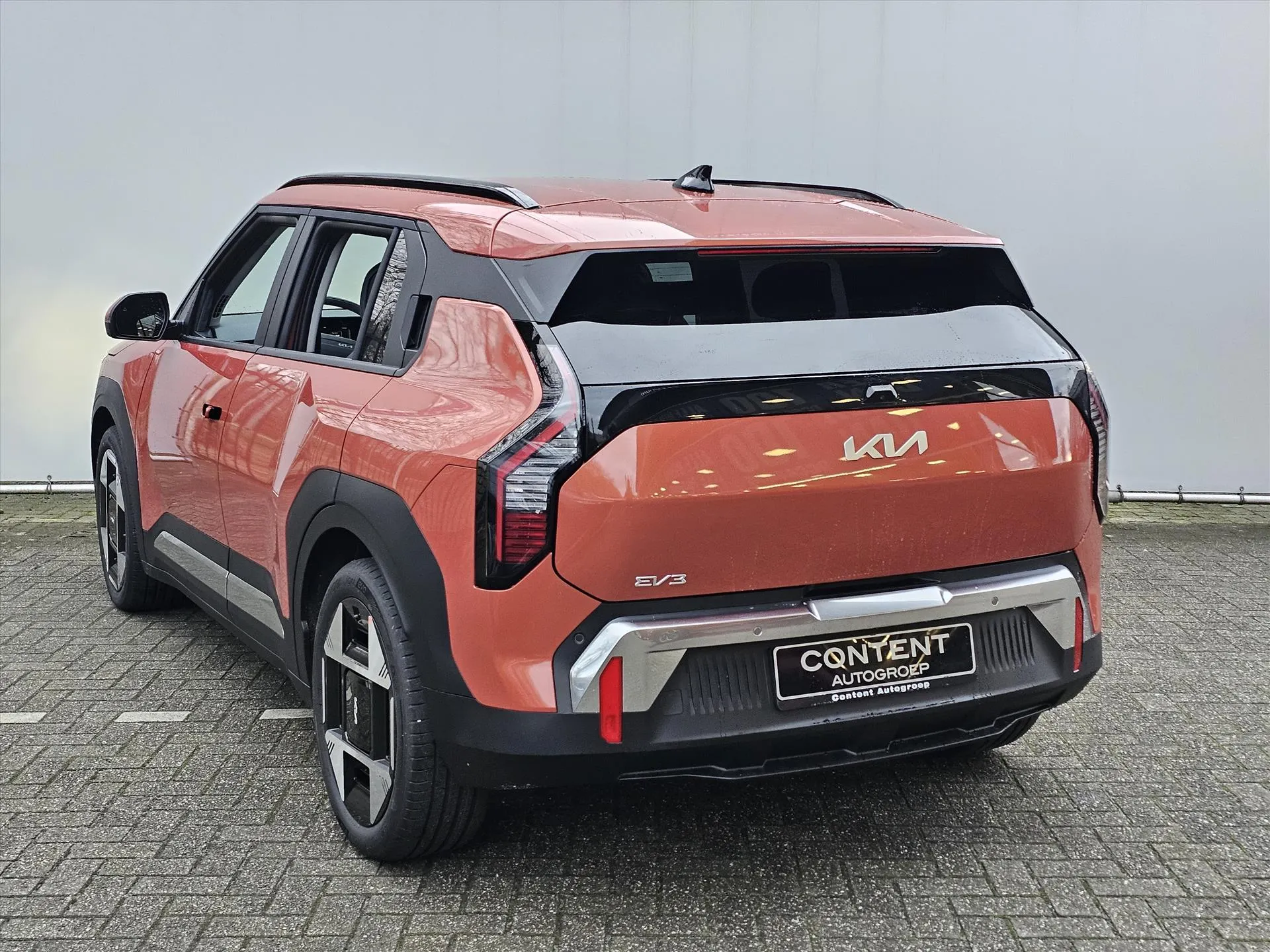 Kia EV3 met kenteken 64259 – dashboard