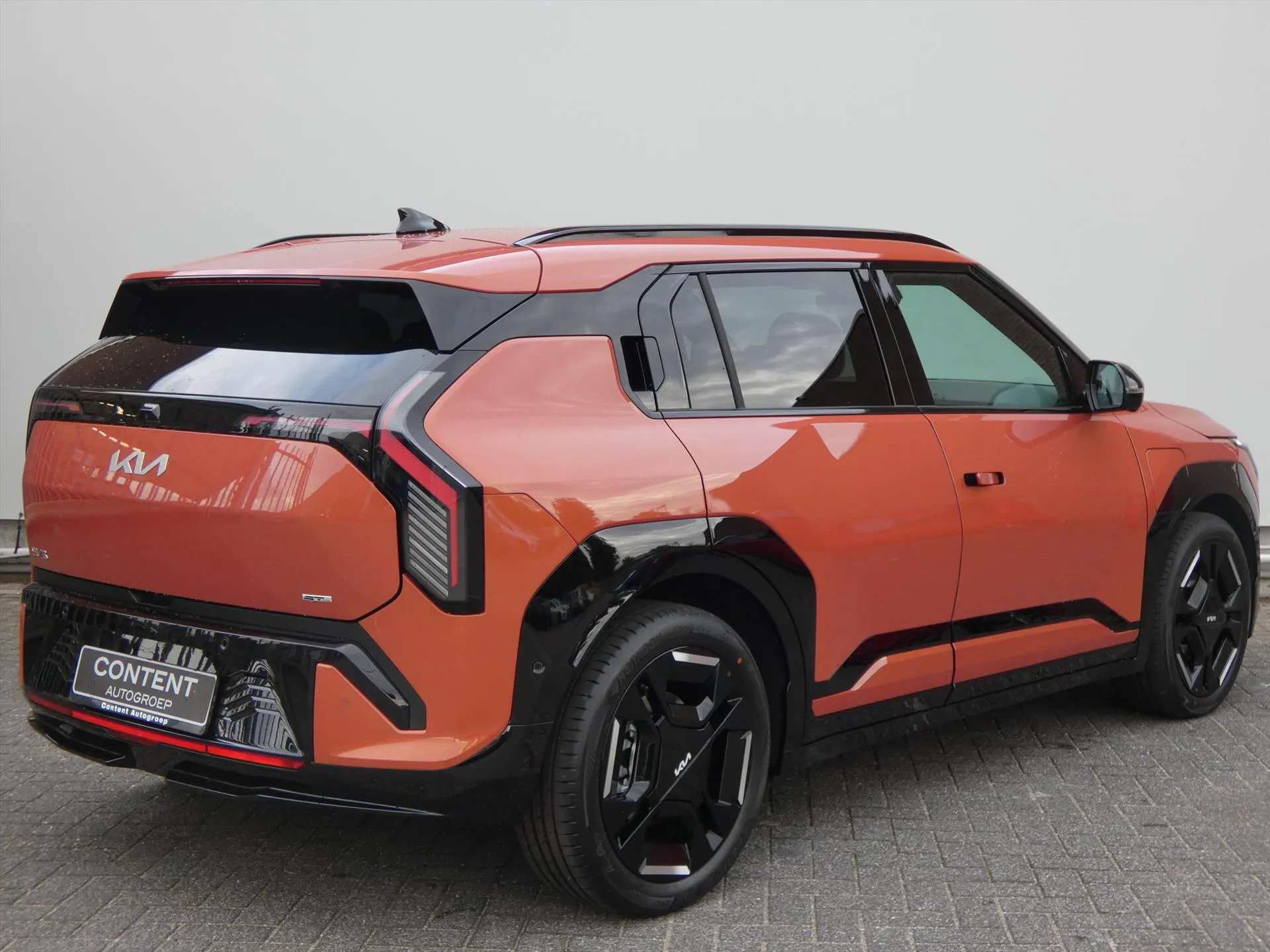 Kia EV3 met kenteken 64301 – detailfoto