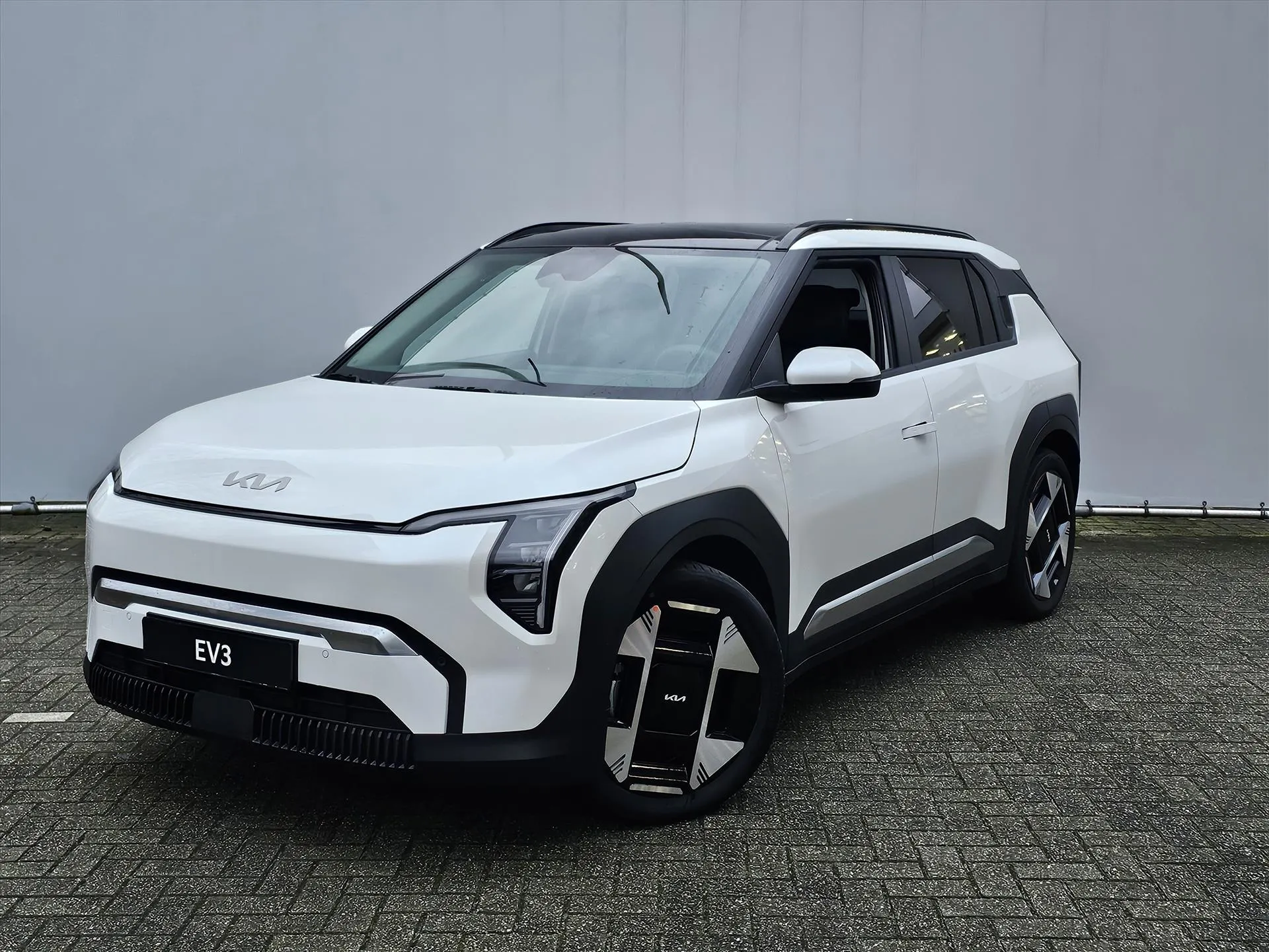 Kia EV3 met kenteken 66269 – vooraanzicht