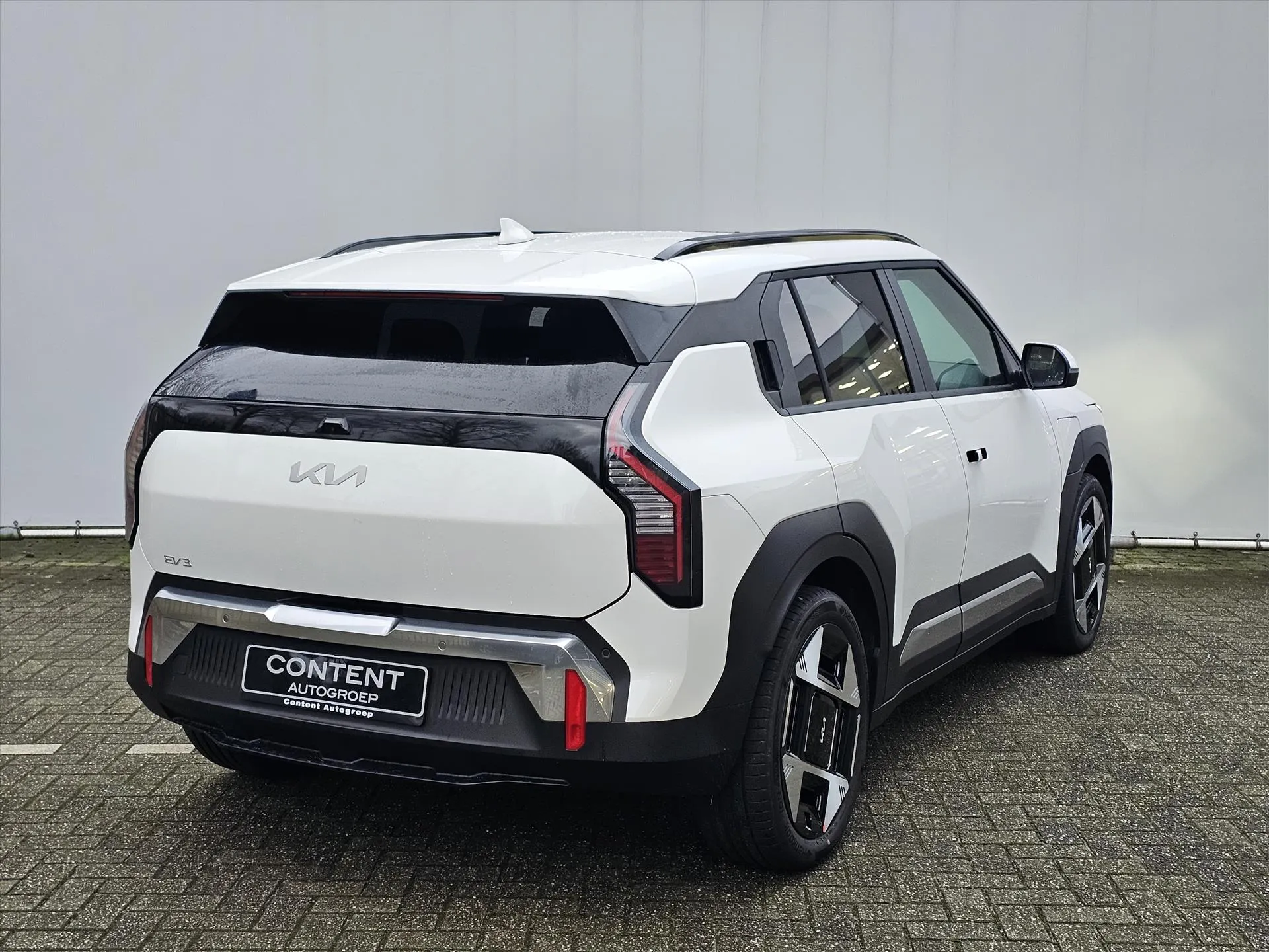 Kia EV3 met kenteken 66269 – dashboard