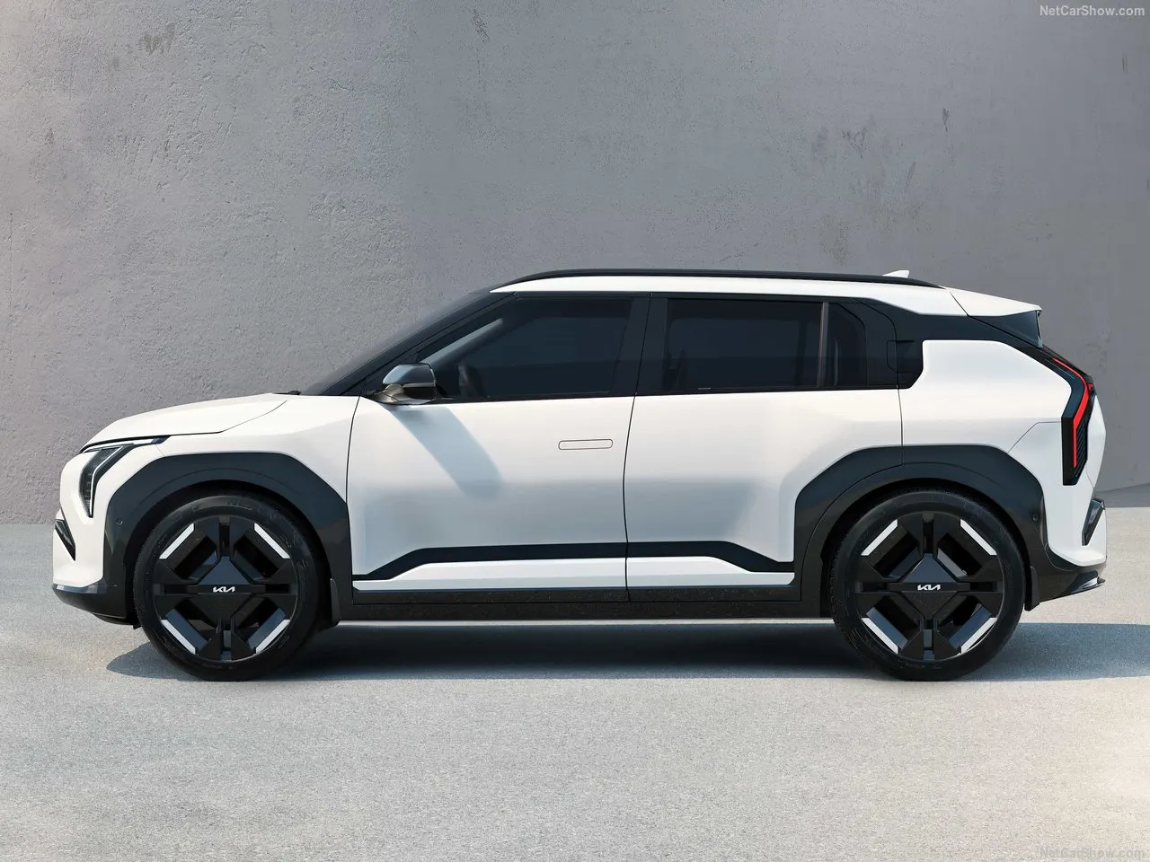 Kia EV3 met kenteken 66273 – achteraanzicht