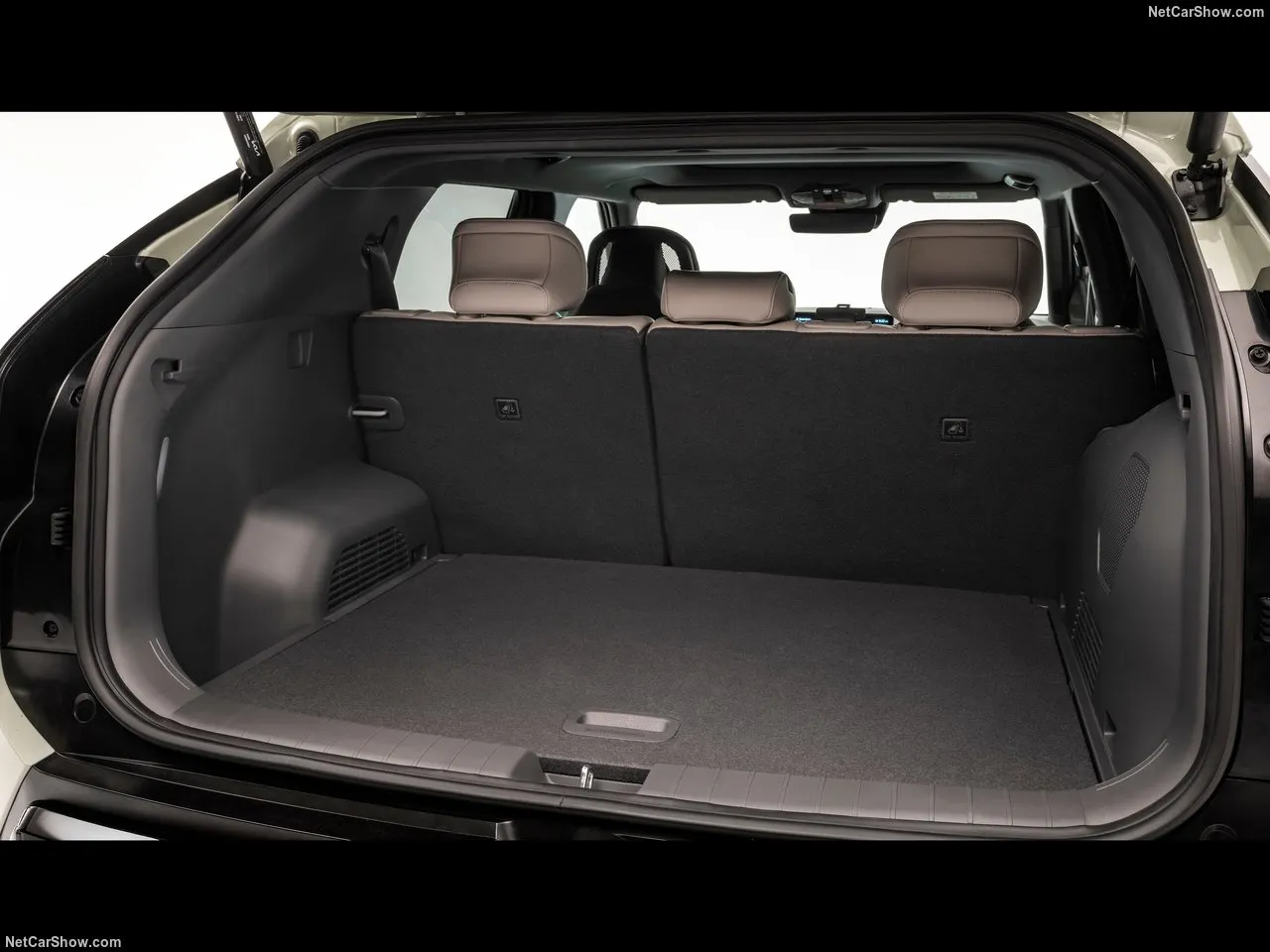 Kia EV3 met kenteken 66274 – dashboard