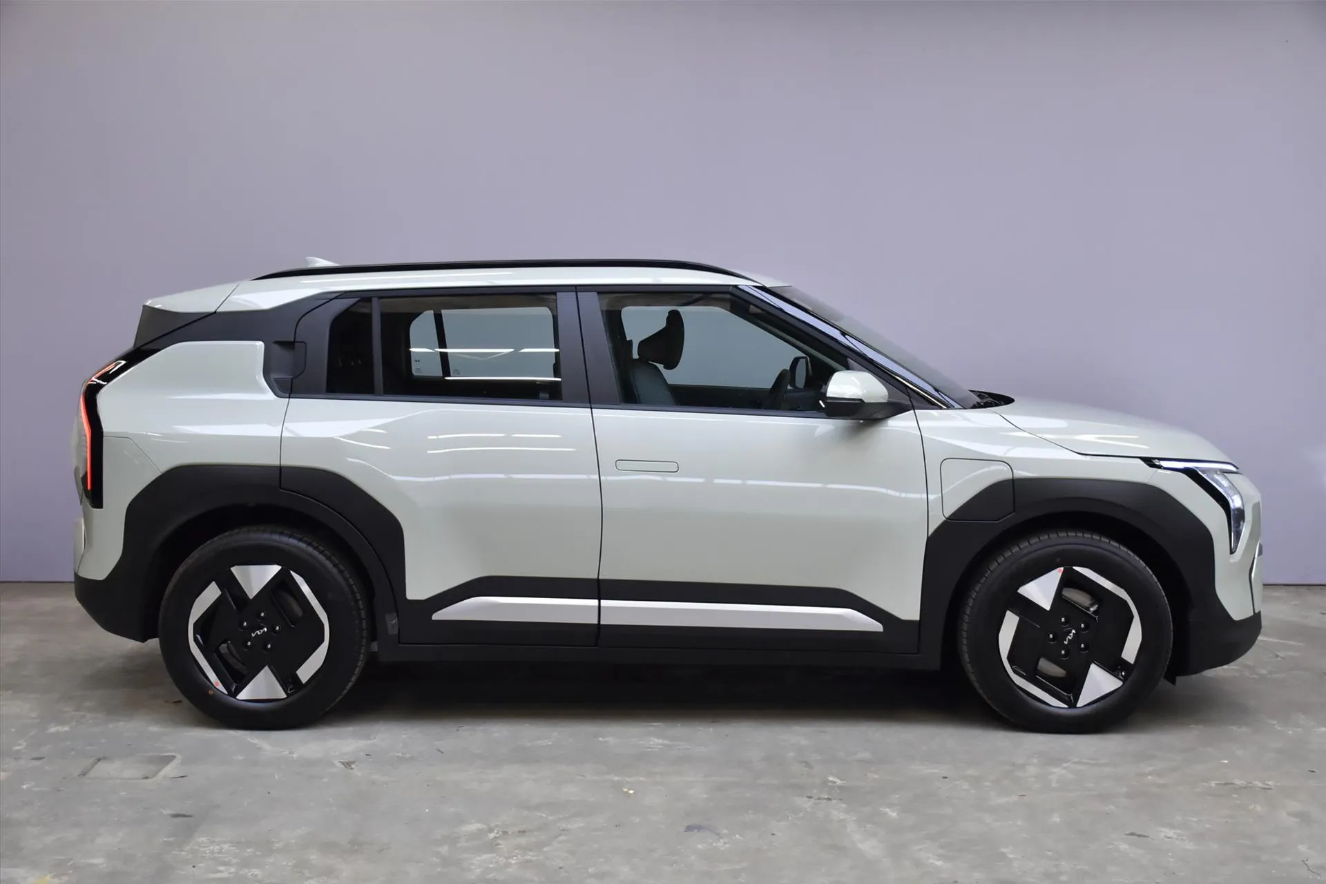 Kia EV3 met kenteken 66325 – interieur