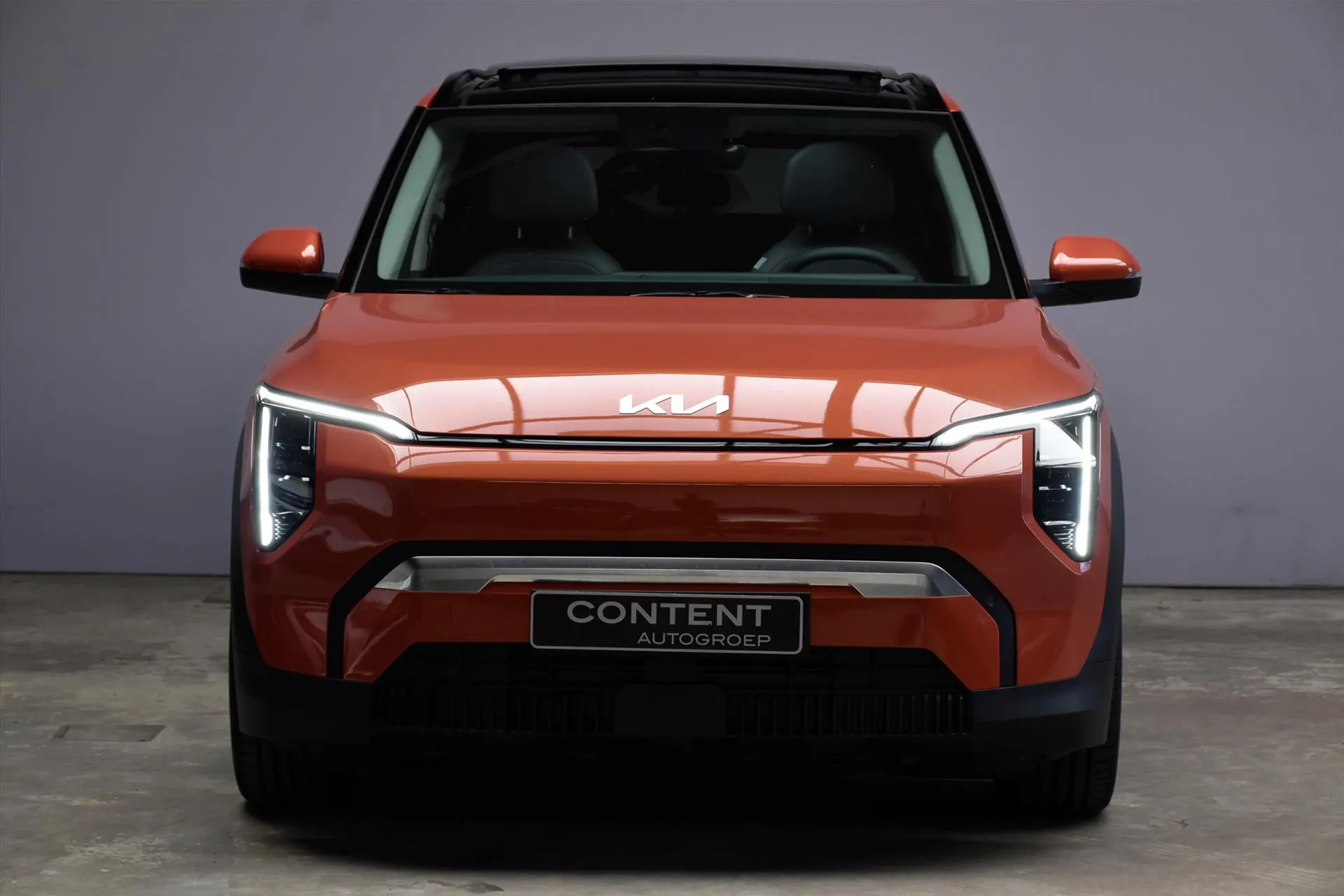 Kia EV3 met kenteken 68837 – achteraanzicht