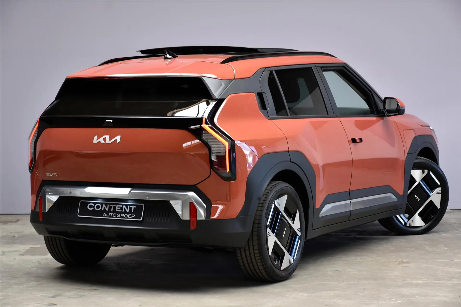 Kia EV3 met kenteken 68837 – dashboard