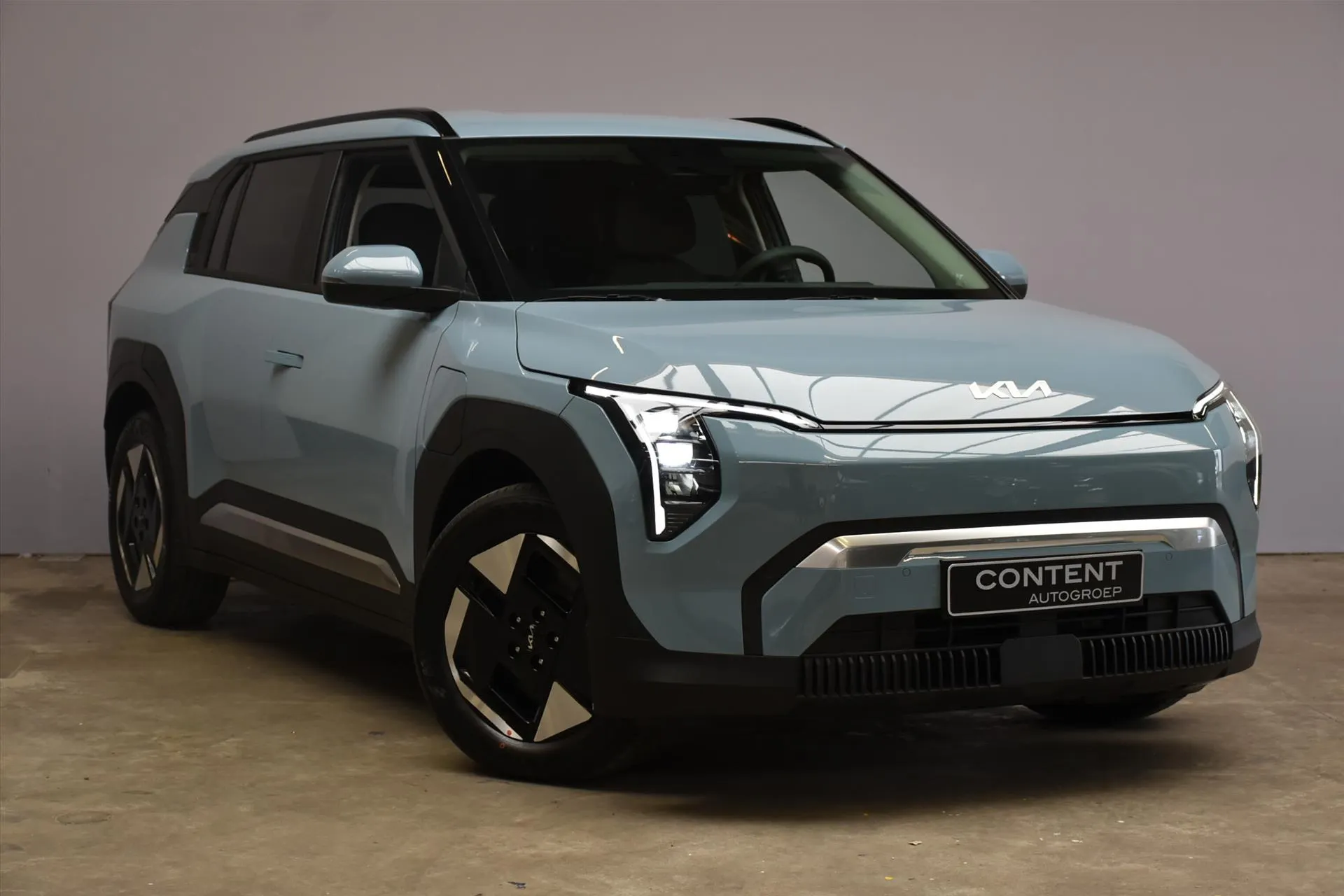 Kia EV3 met kenteken 71748 – dashboard