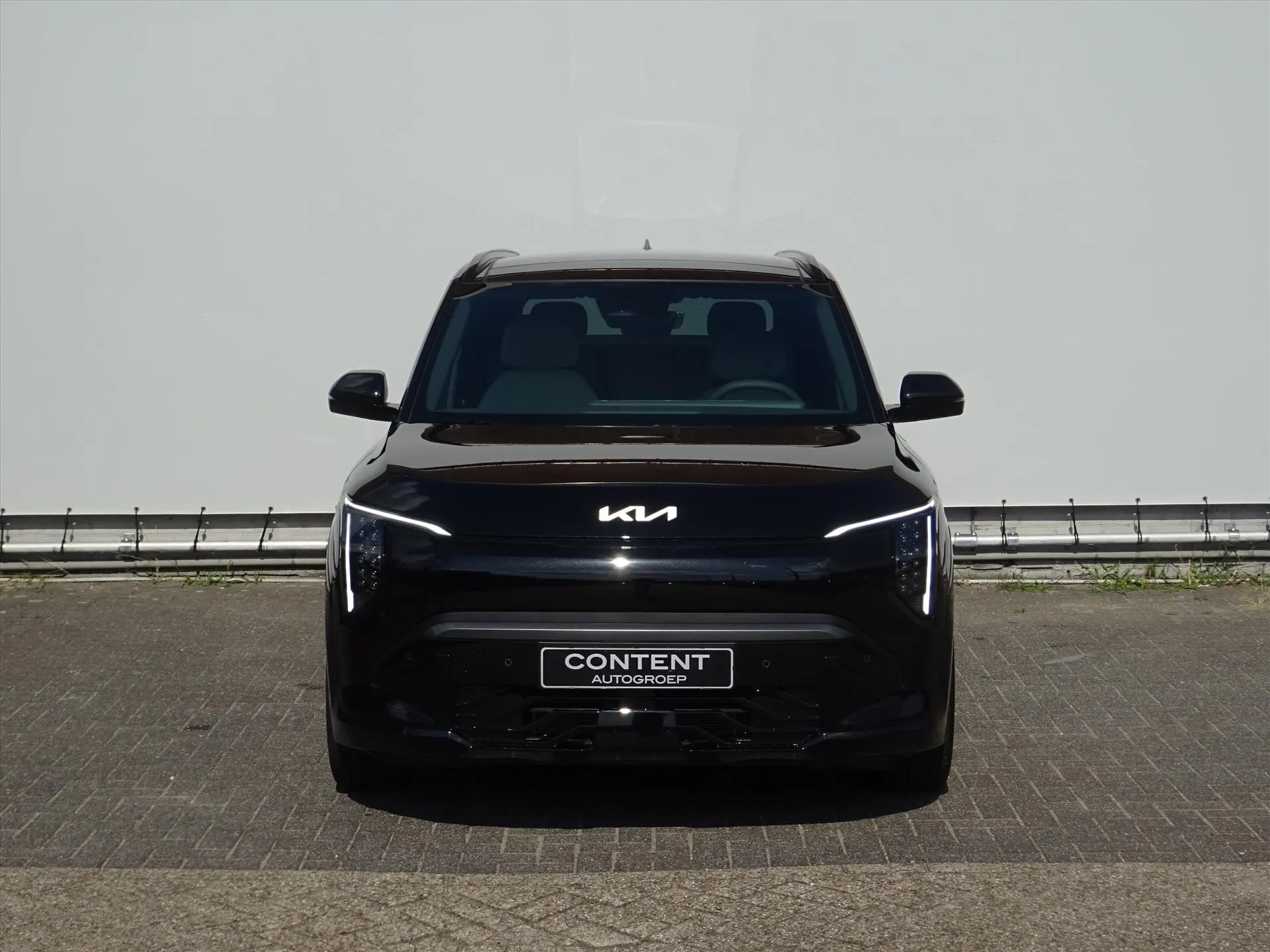 Kia EV3 met kenteken 74267 – achteraanzicht