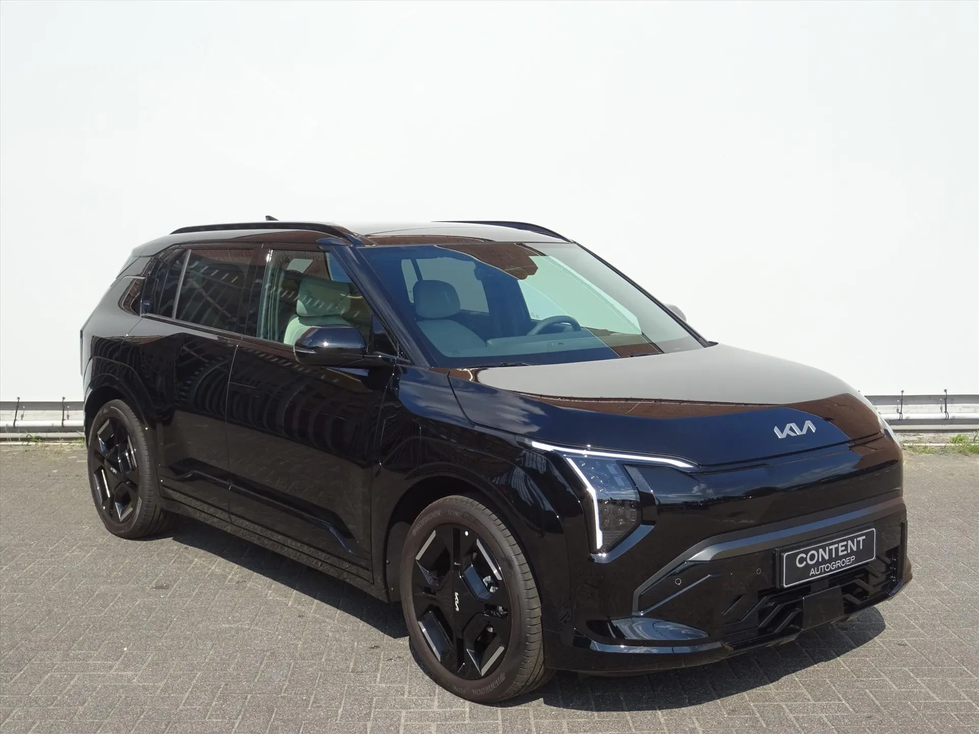 Kia EV3 met kenteken 74267 – interieur