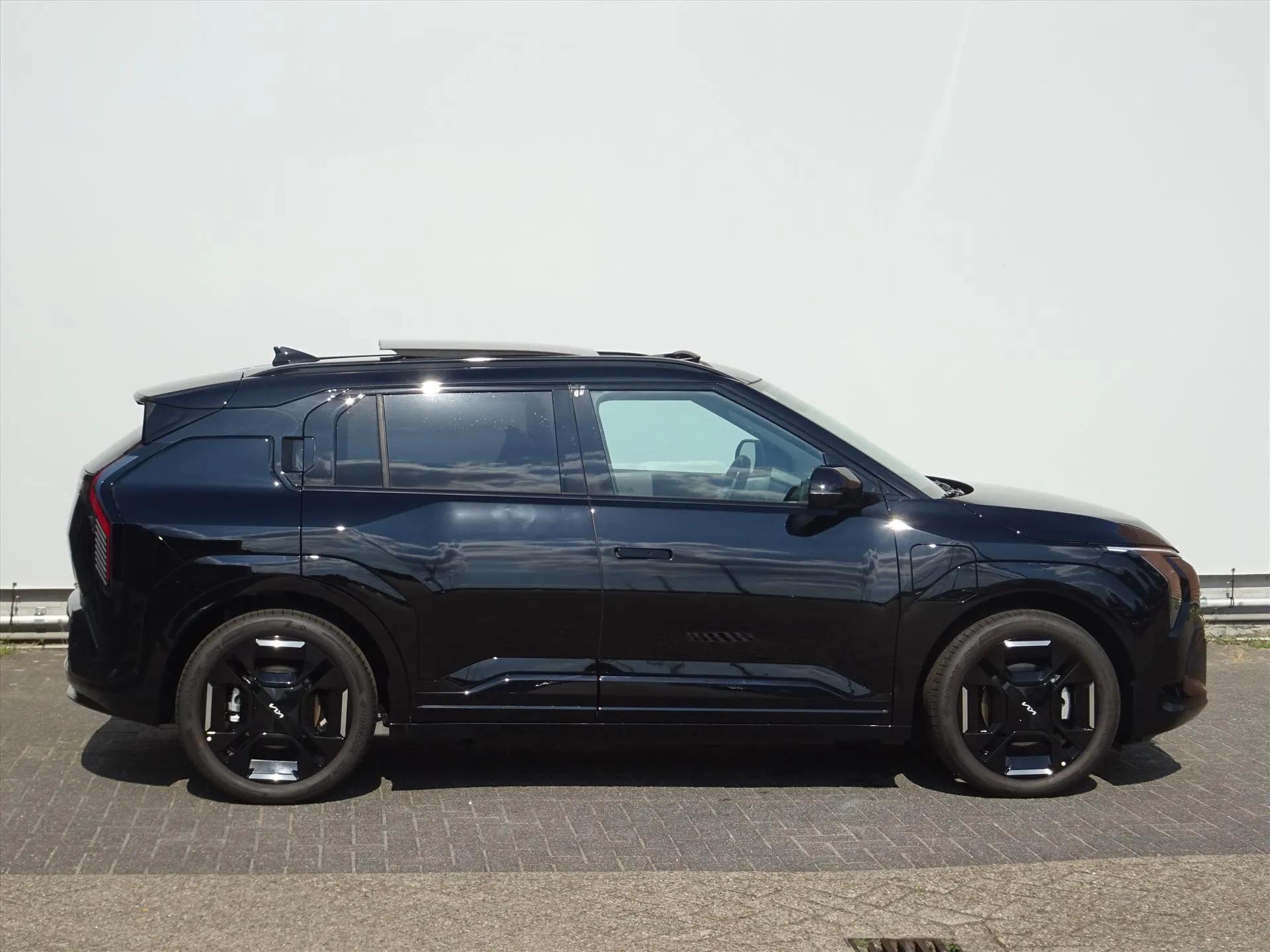 Kia EV3 met kenteken 74267 – dashboard