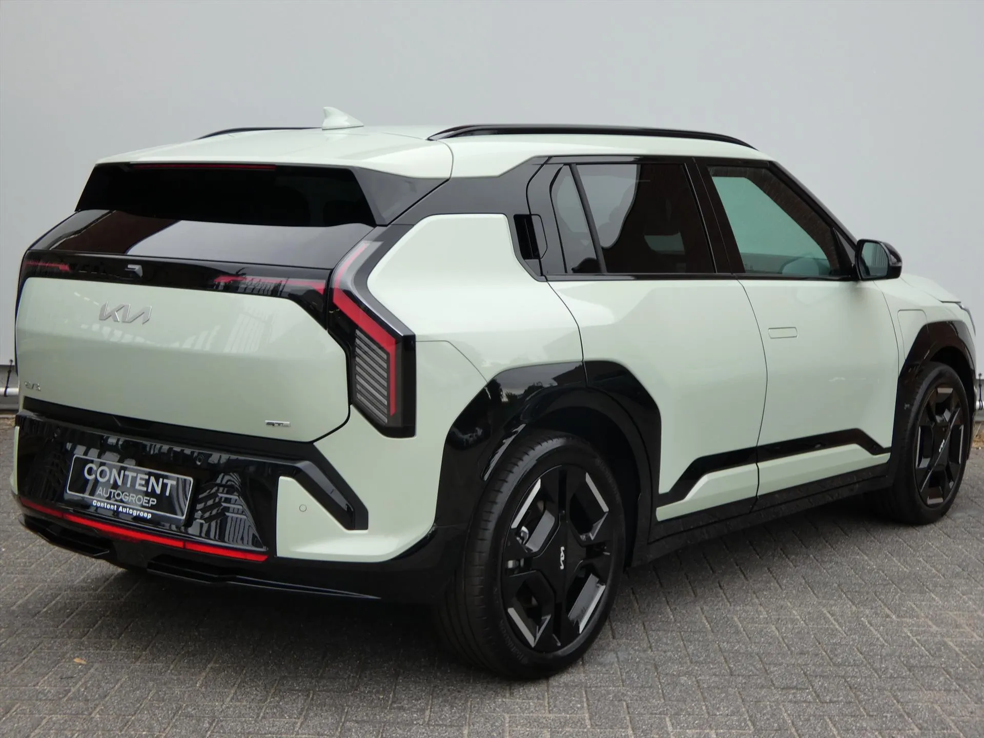 Kia EV3 met kenteken 74271 – detailfoto