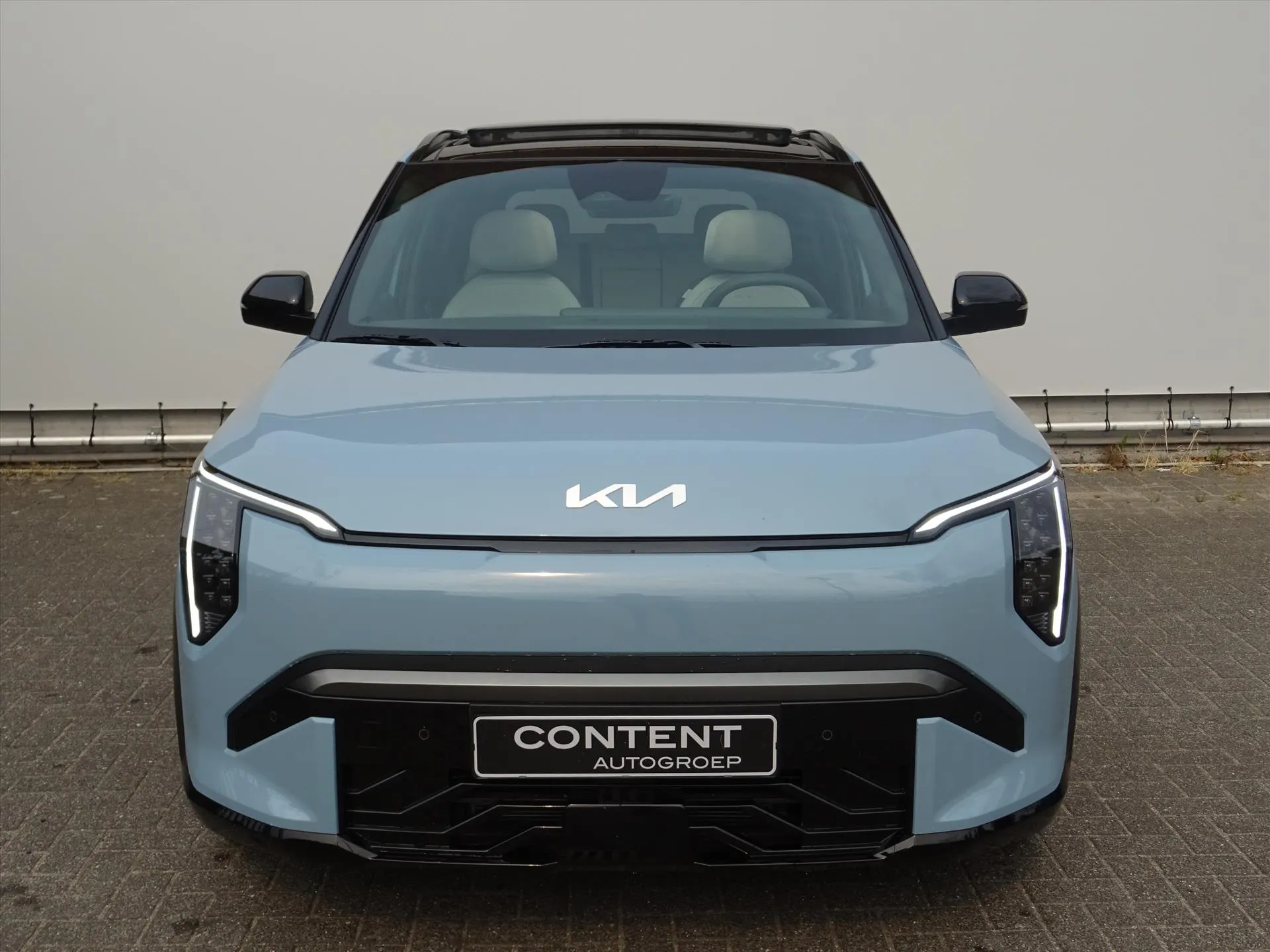 Kia EV3 met kenteken 74272 – achteraanzicht
