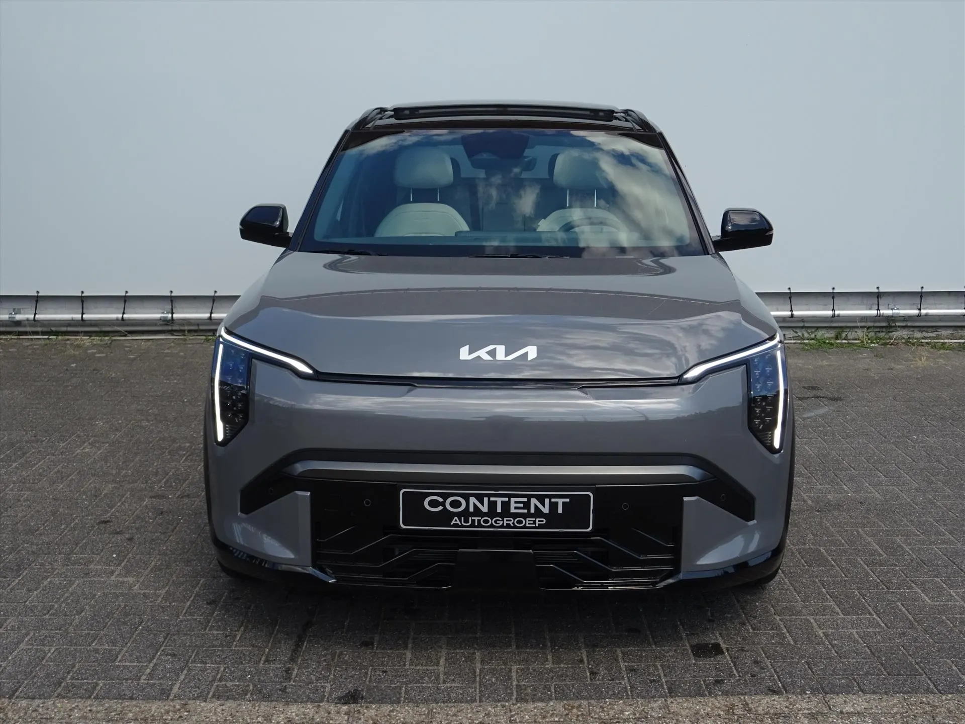 Kia EV3 met kenteken 74273 – achteraanzicht
