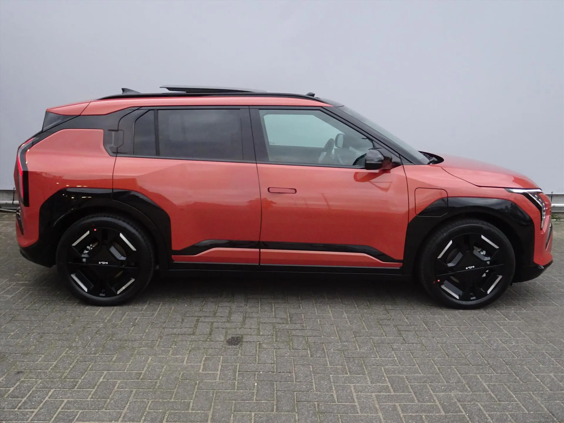 Kia EV3 met kenteken 74274 – dashboard