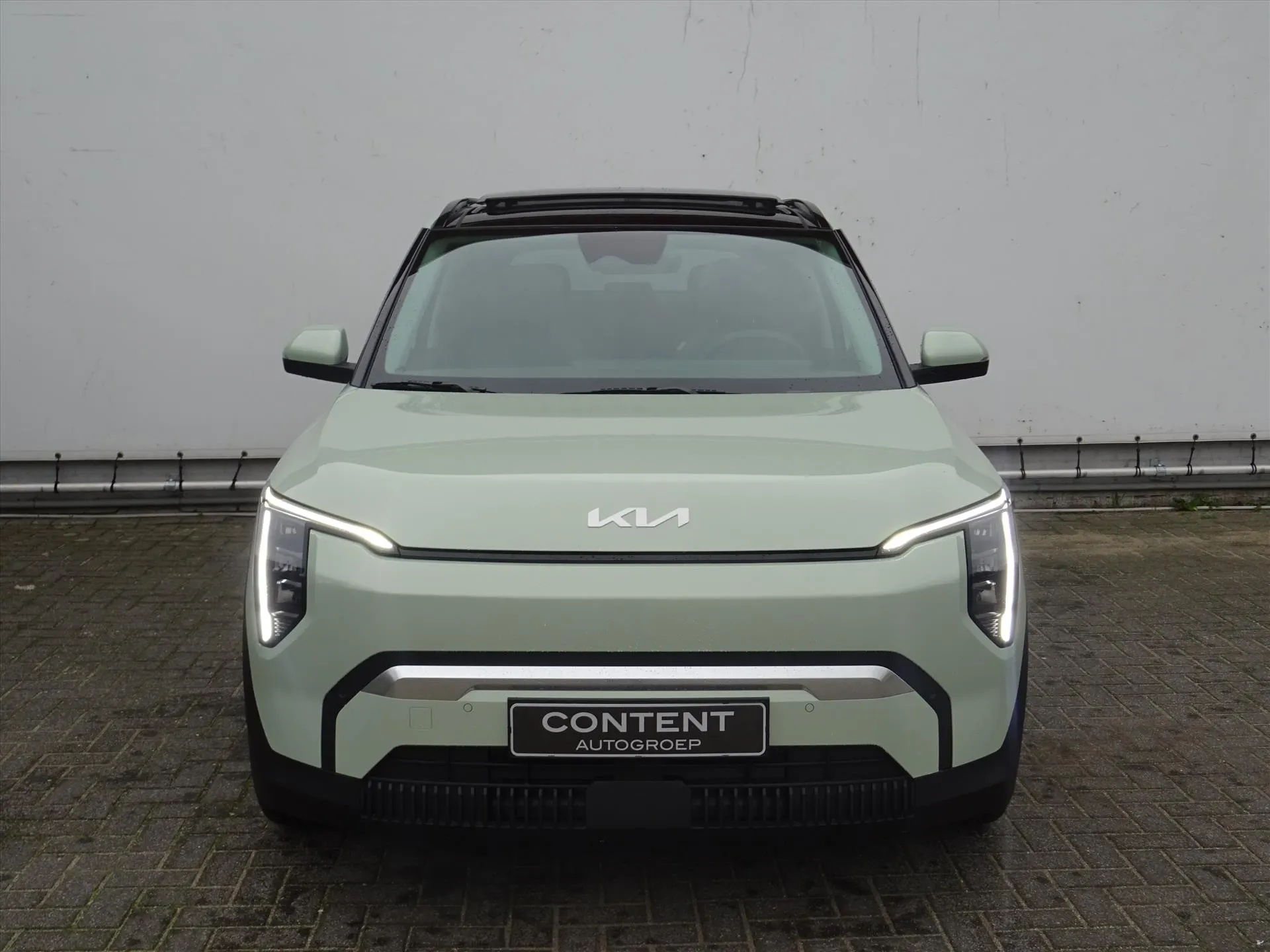 Kia EV3 met kenteken 74282 – achteraanzicht