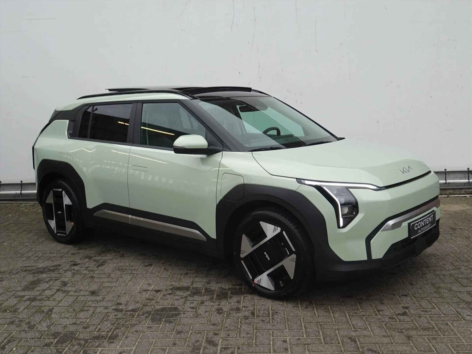 Kia EV3 met kenteken 74282 – interieur