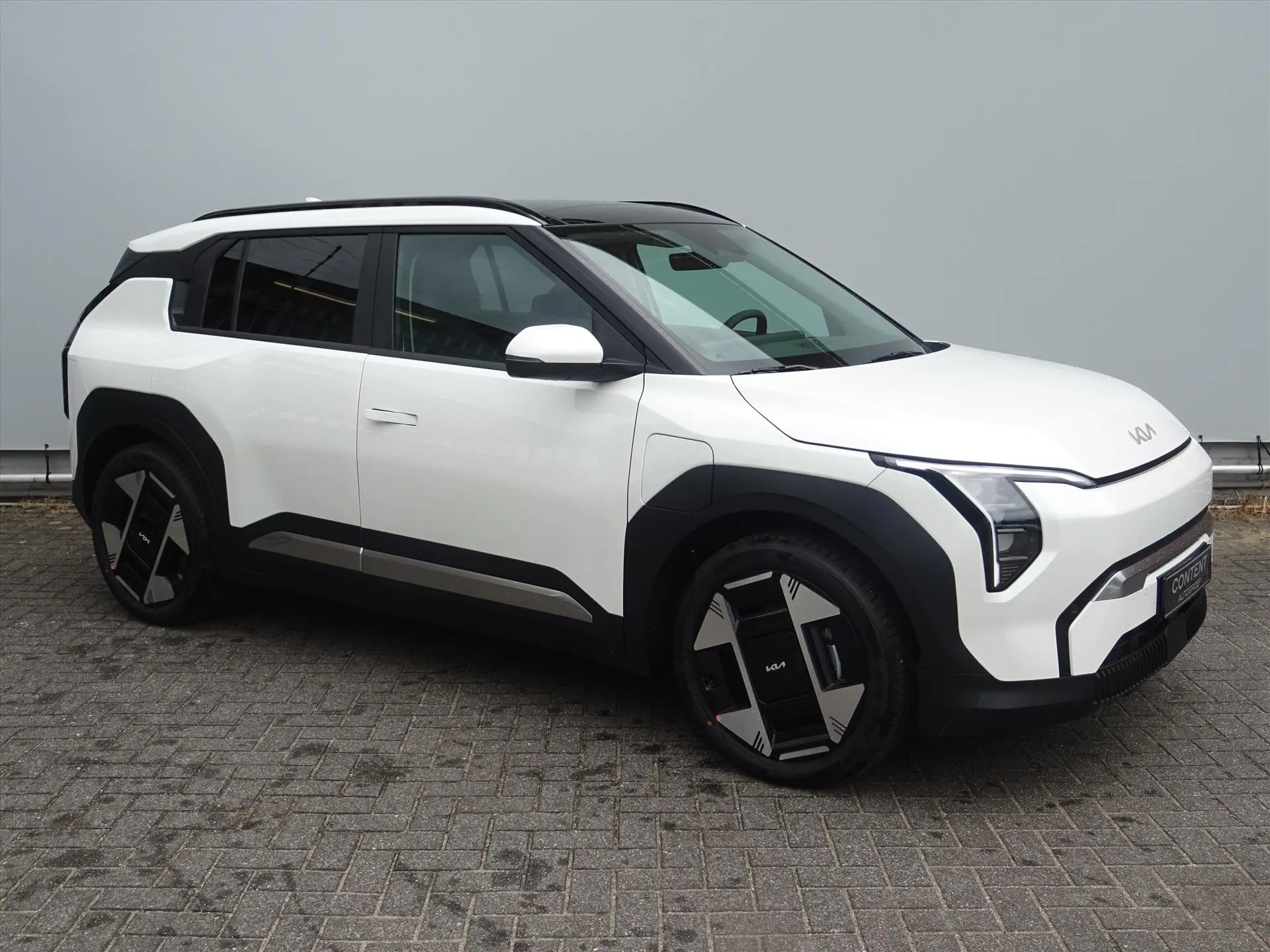 Kia EV3 met kenteken 74295 – interieur