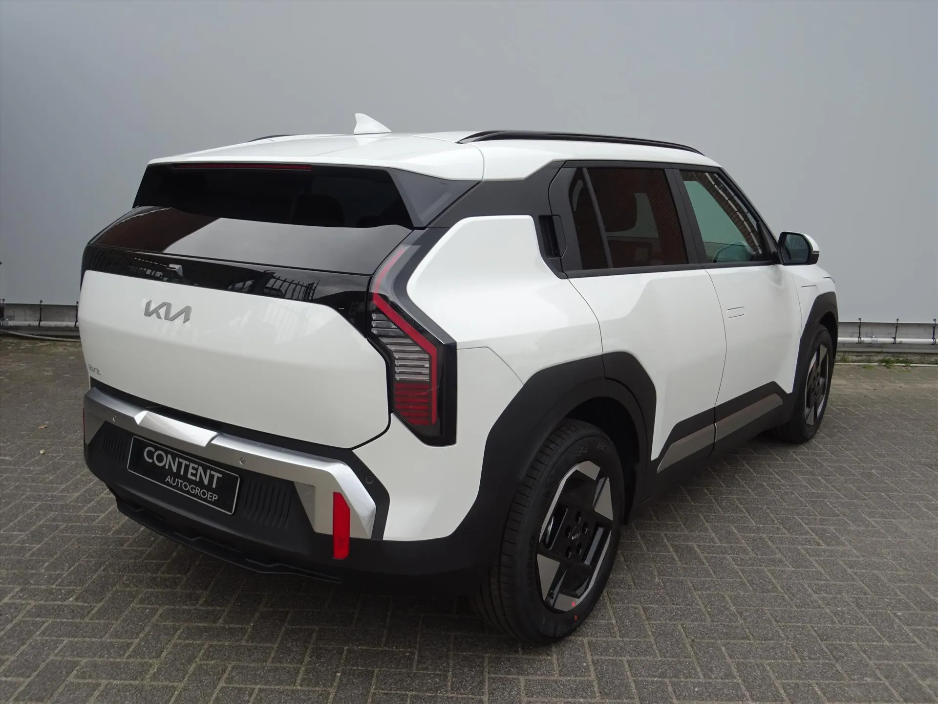 Kia EV3 met kenteken 74313 – detailfoto