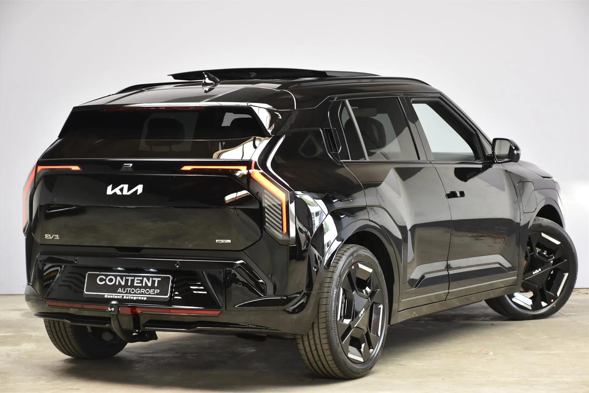 Kia EV3 met kenteken 74320 – detailfoto