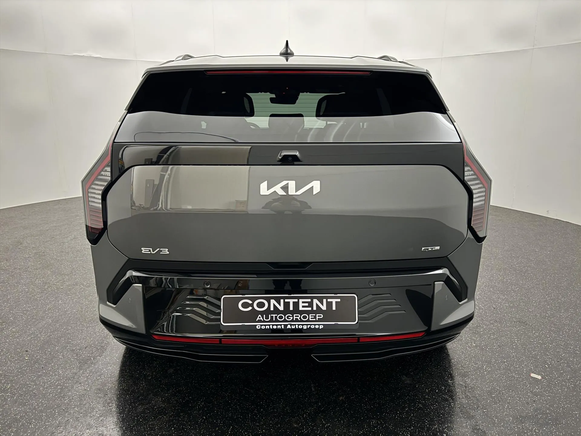 Kia EV3 met kenteken 75645 – dashboard