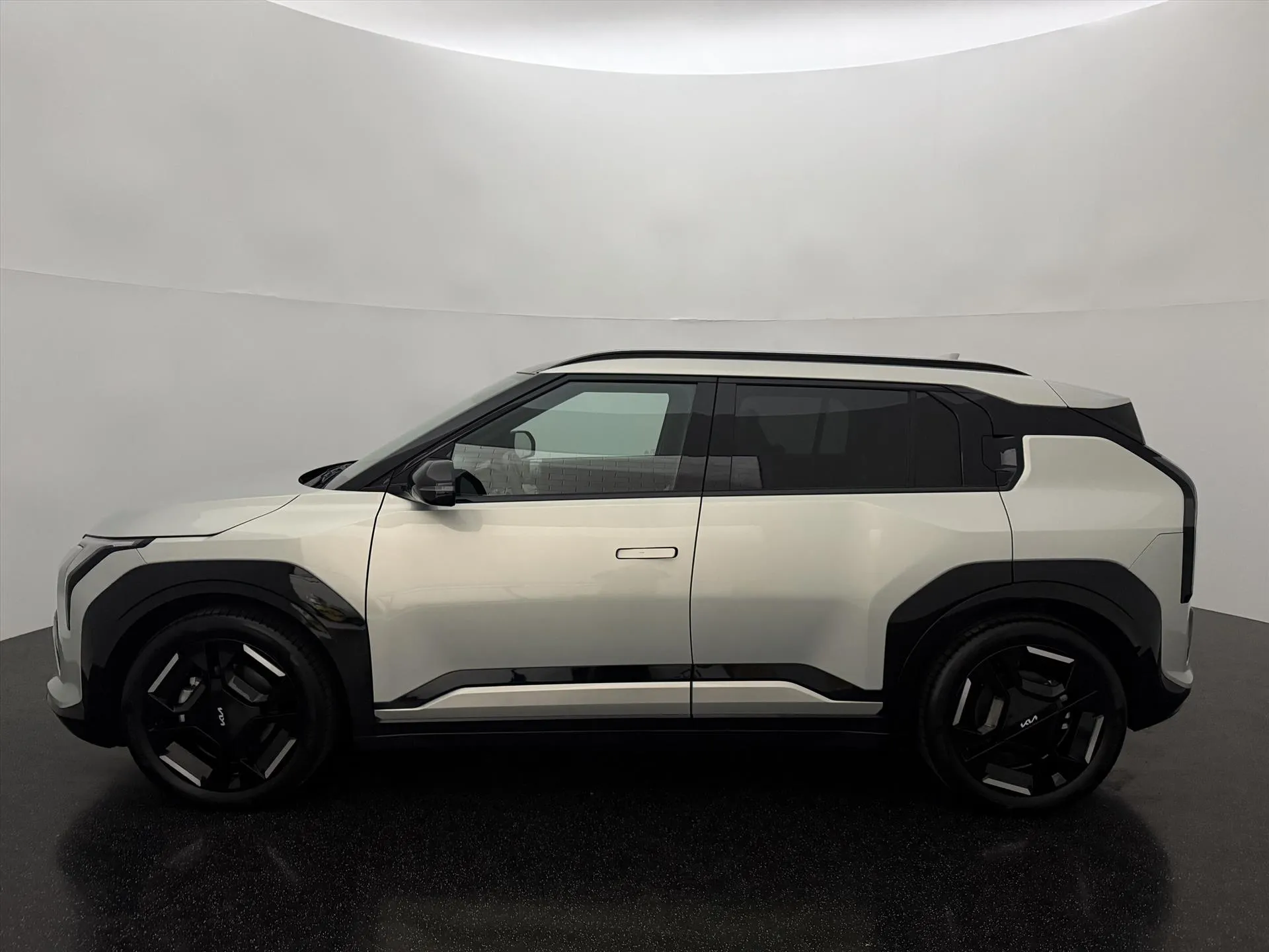 Kia EV3 met kenteken HBD-66-B – achteraanzicht