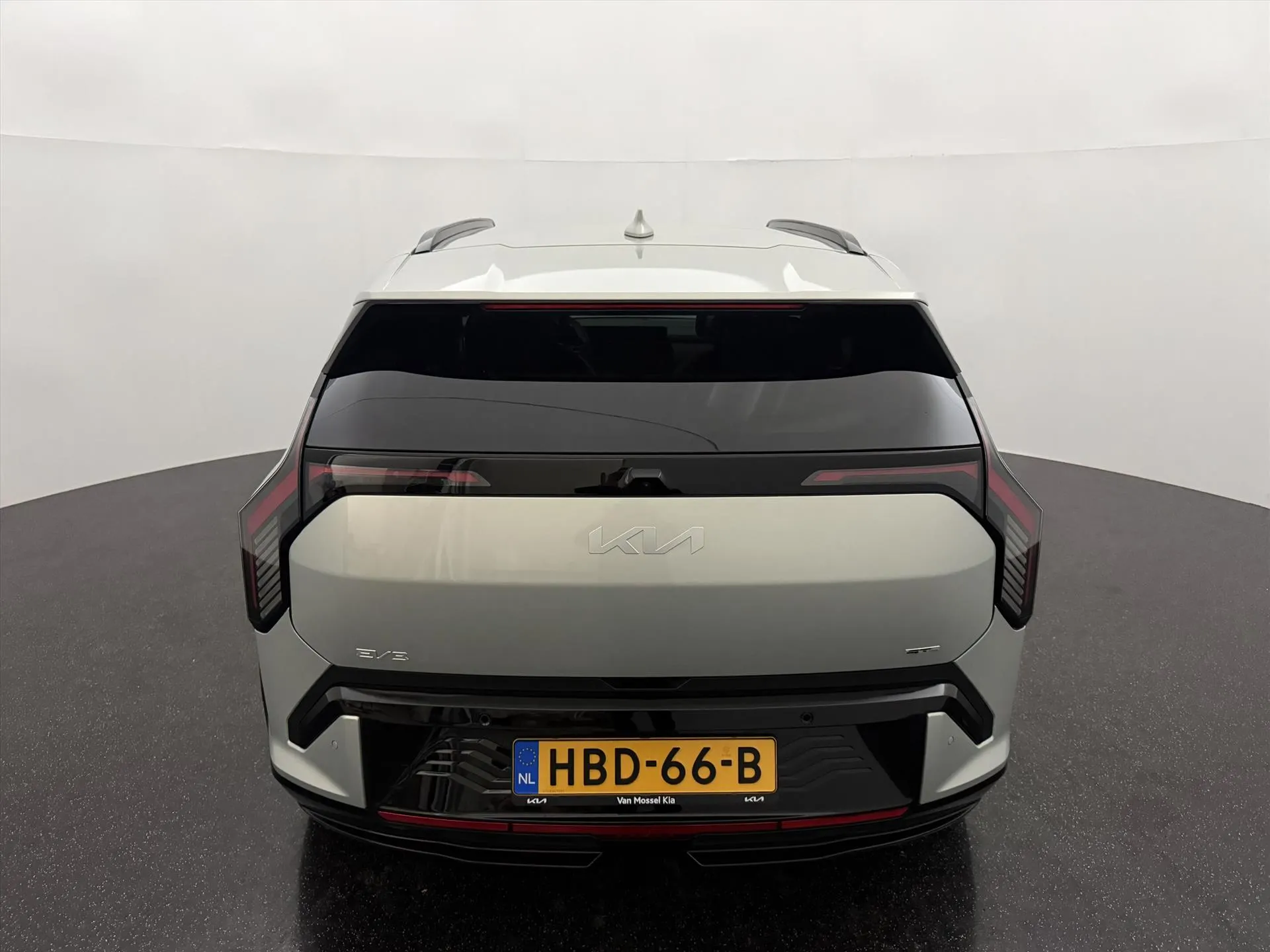 Kia EV3 met kenteken HBD-66-B – dashboard