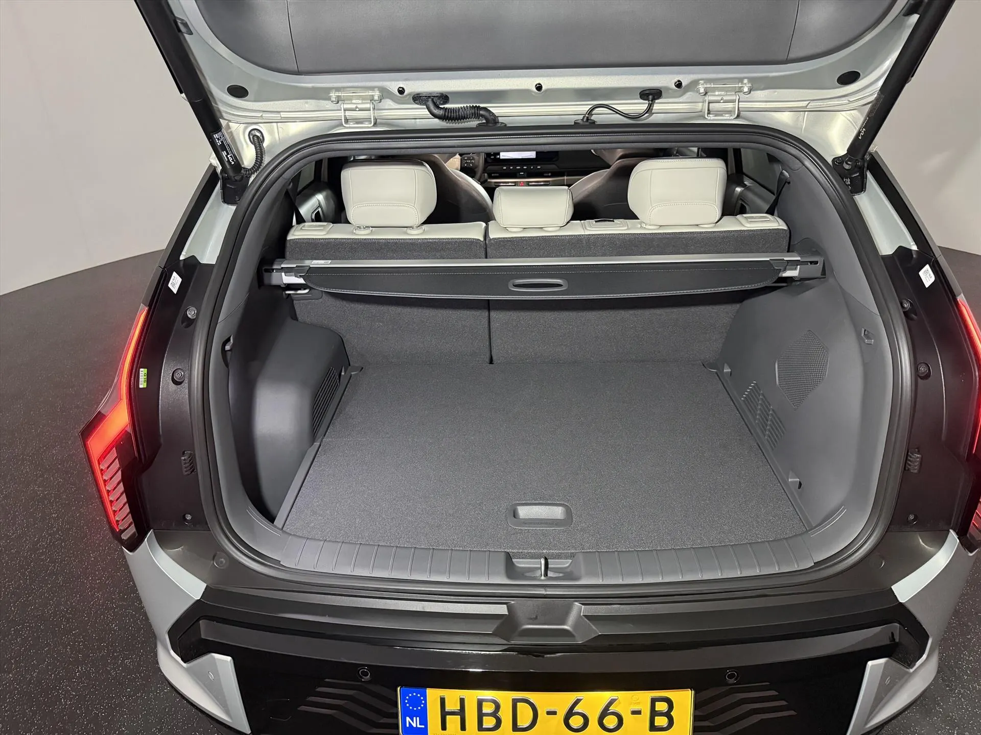 Kia EV3 met kenteken HBD-66-B – detailfoto