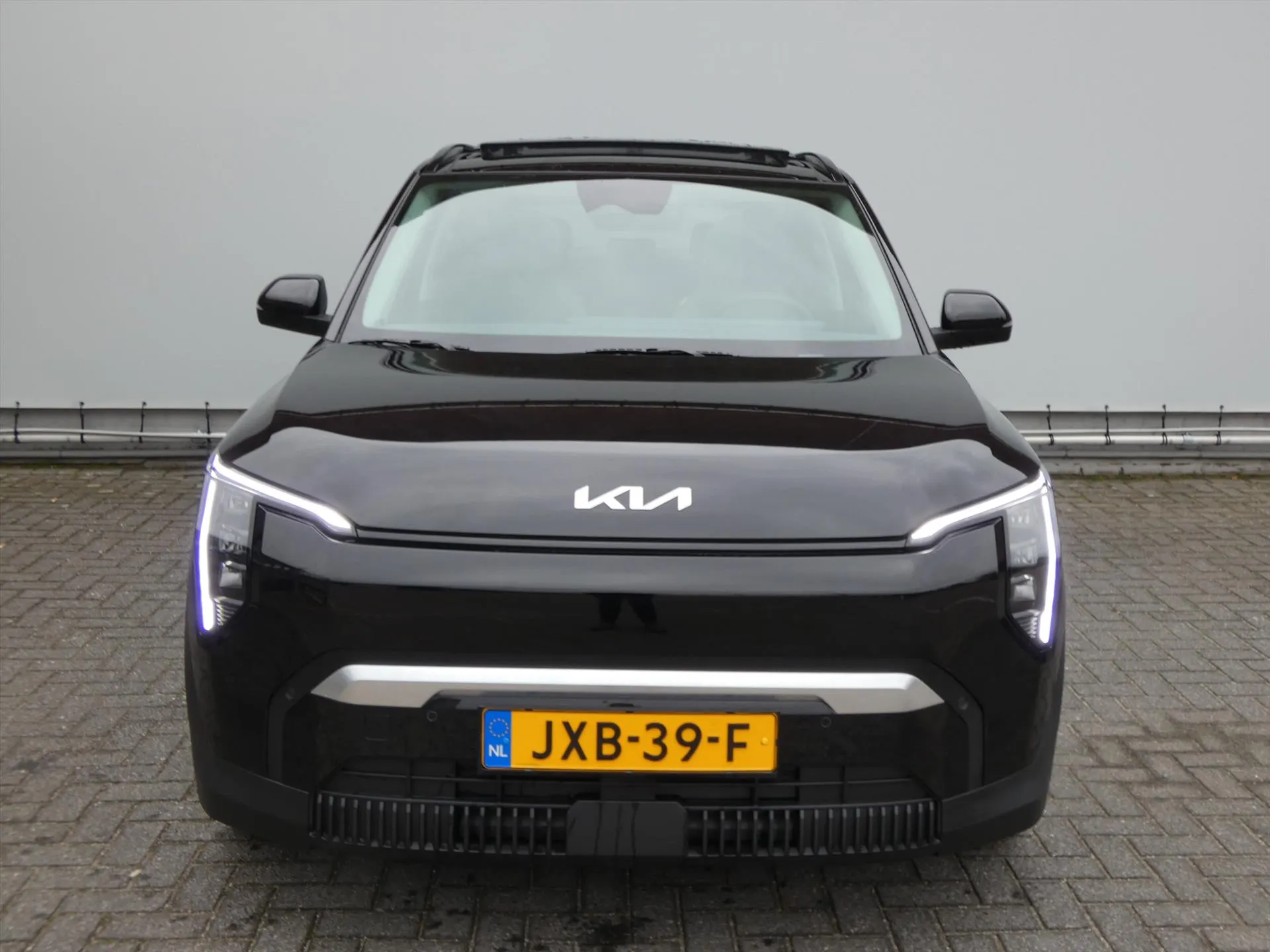 Kia EV3 met kenteken JXB-39-F – achteraanzicht