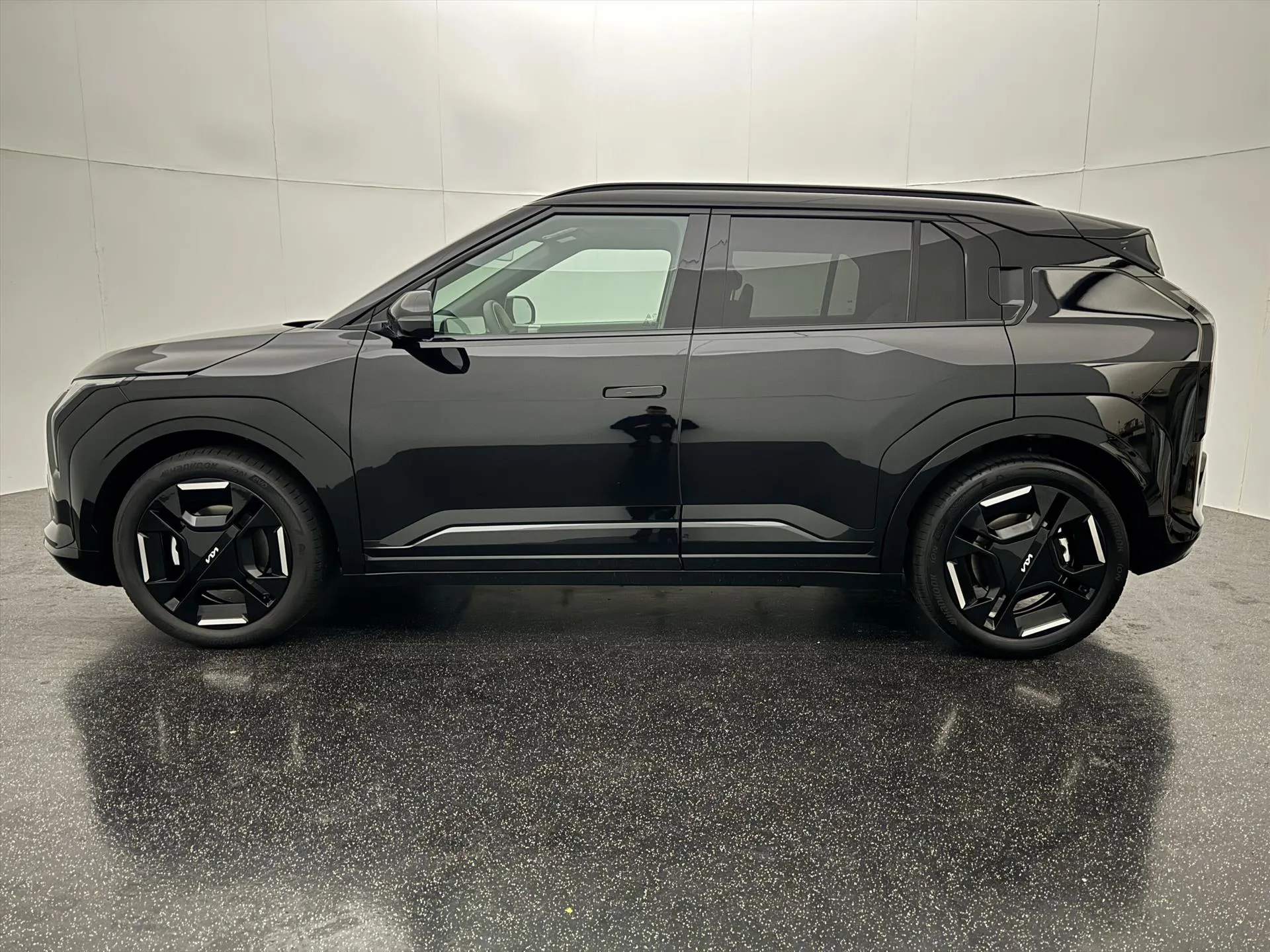 Kia EV3 met kenteken KGF-69-F – achteraanzicht