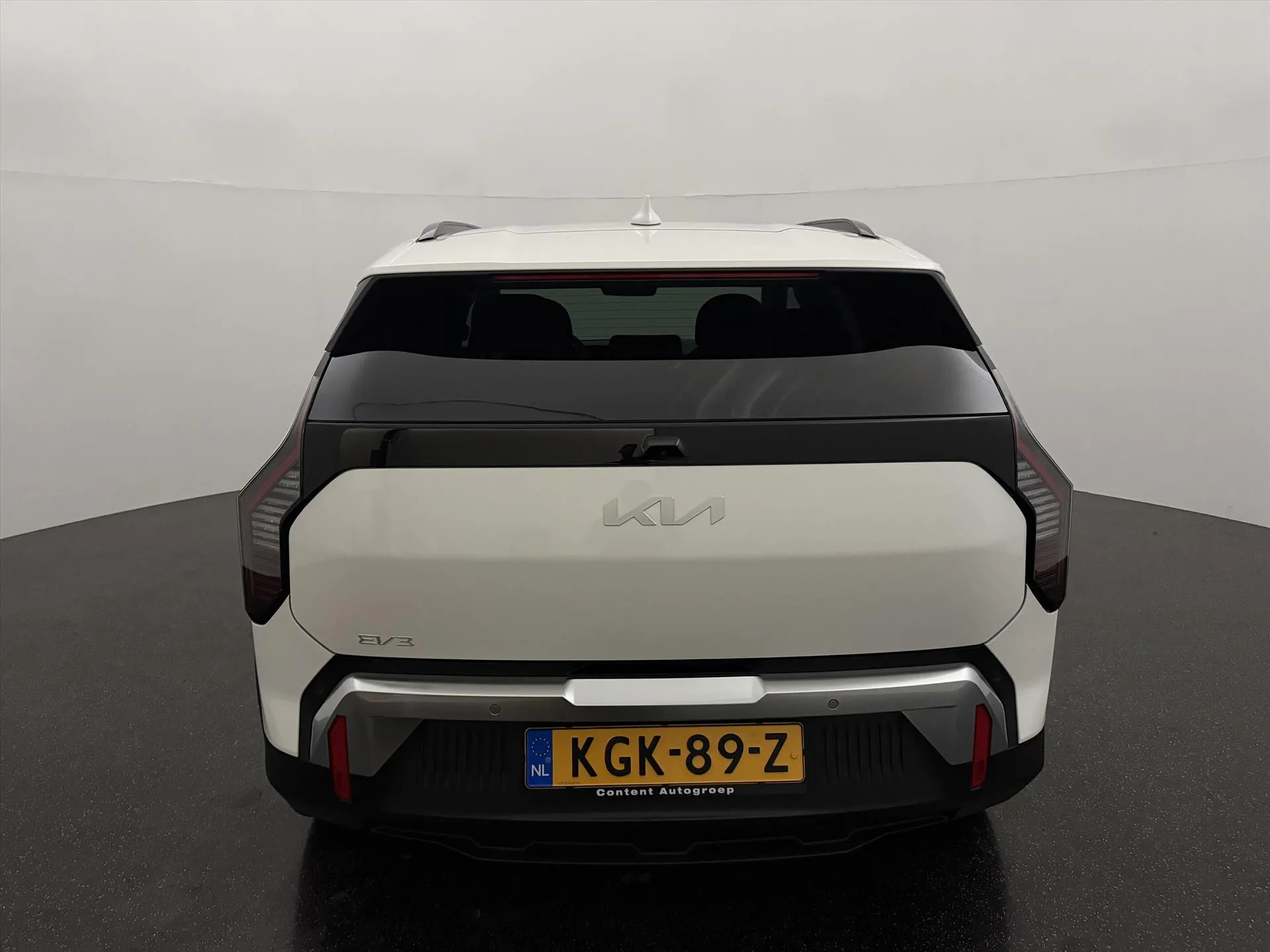 Kia EV3 met kenteken KGK-89-Z – dashboard