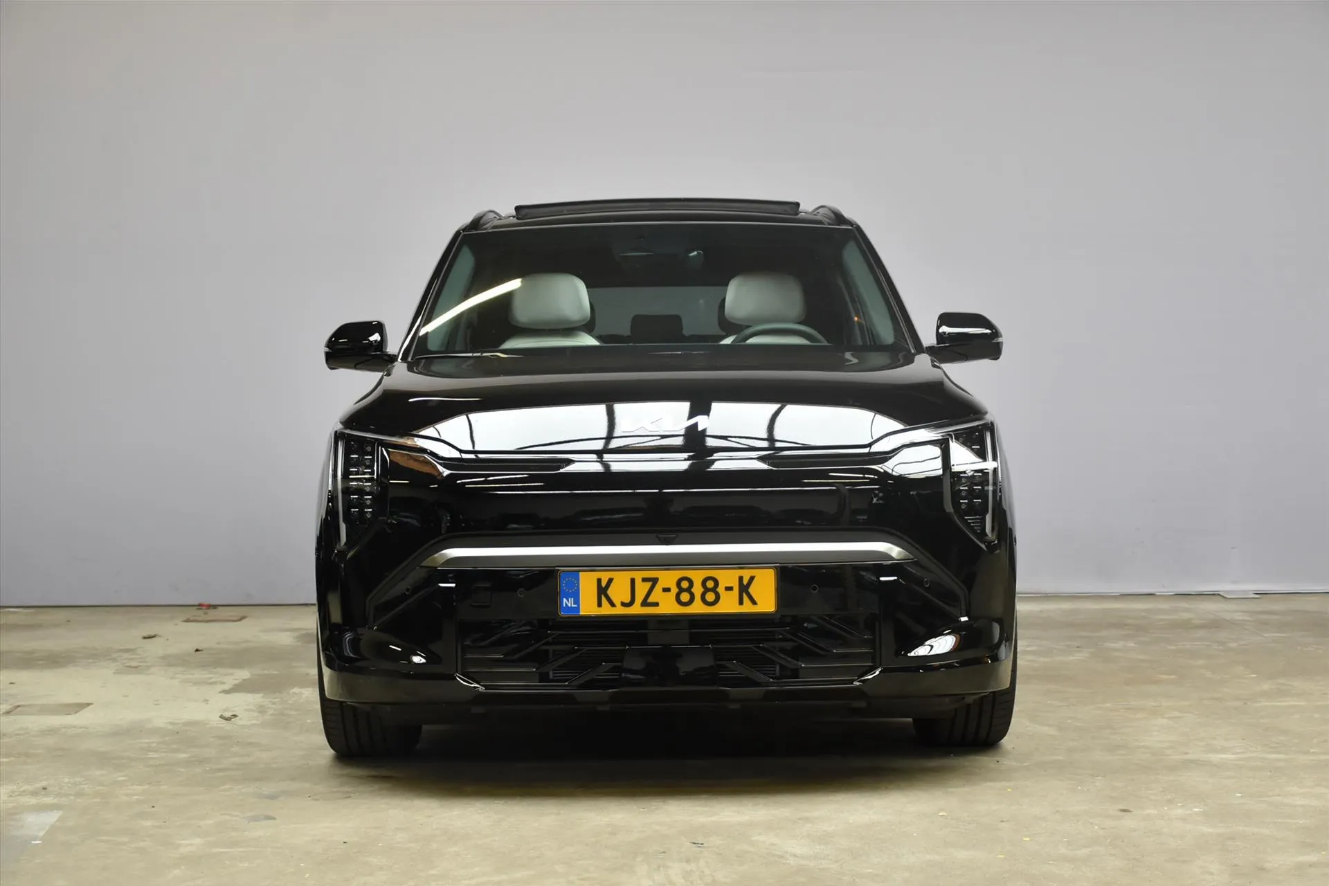 Kia EV3 met kenteken KJZ-88-K – achteraanzicht