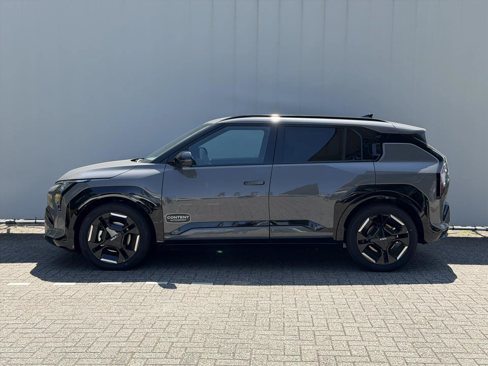 Kia EV3 met kenteken KNR-06-J – achteraanzicht