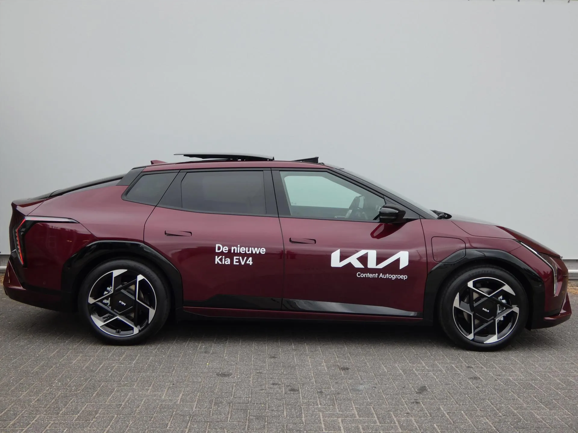 Kia EV4 met kenteken 71676 – dashboard