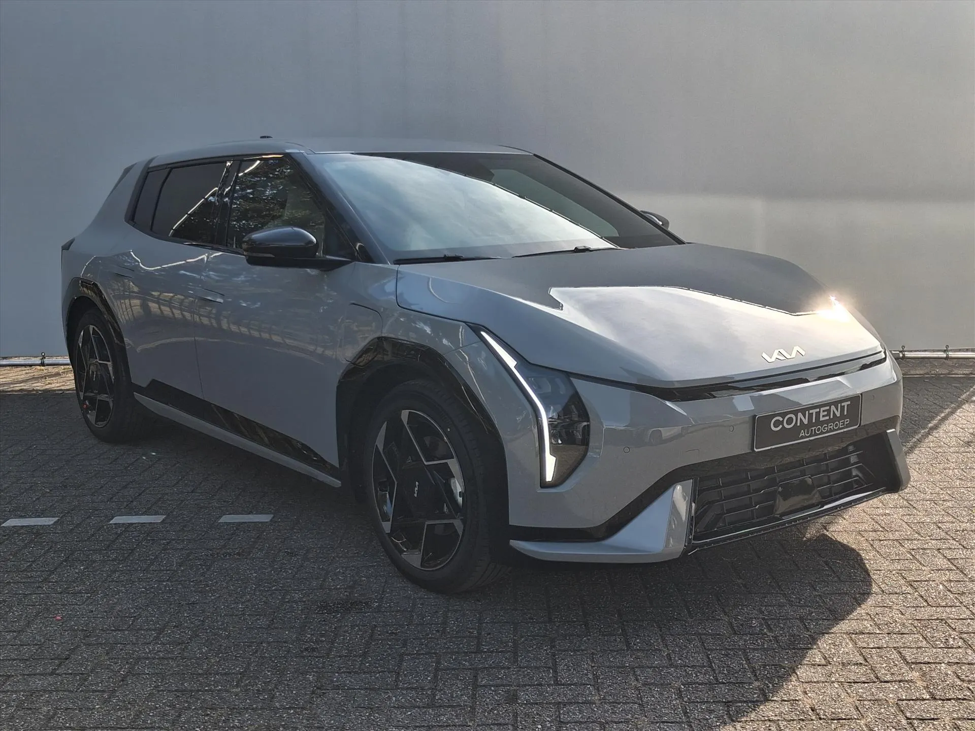 Kia EV4 met kenteken 71840 – achteraanzicht