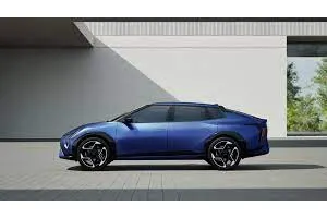 Kia EV4 met kenteken 71878 – achteraanzicht
