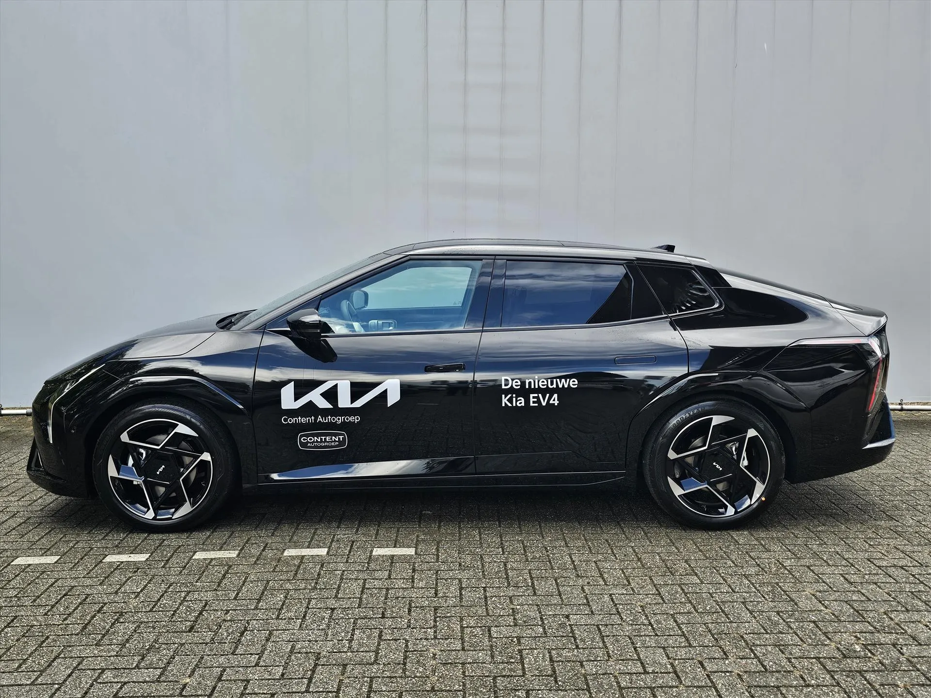 Kia EV4 met kenteken 71882 – achteraanzicht