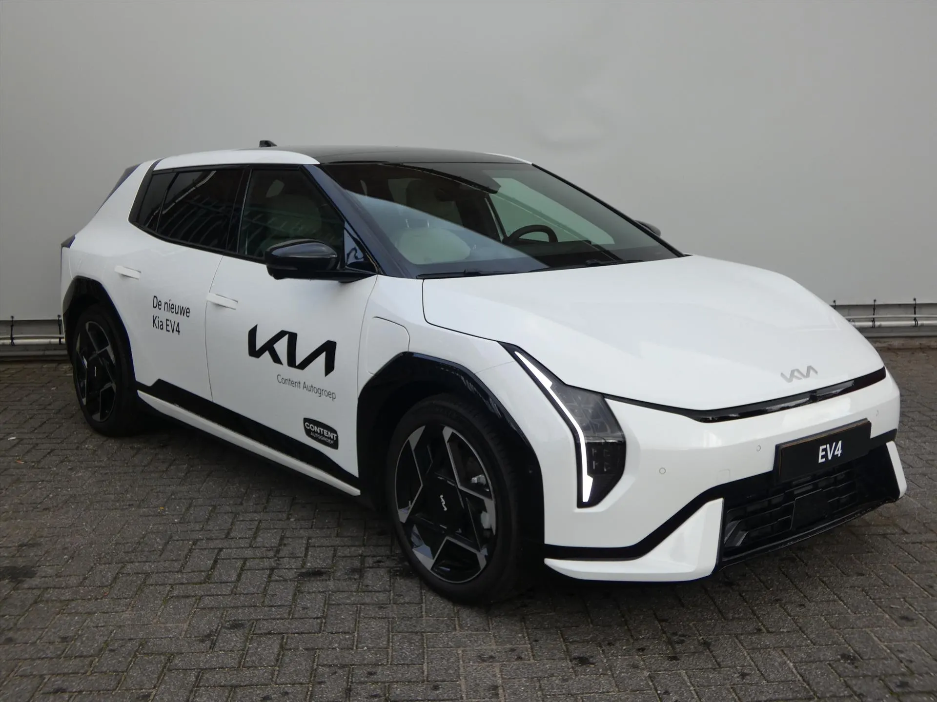 Kia EV4 met kenteken 73061 – interieur