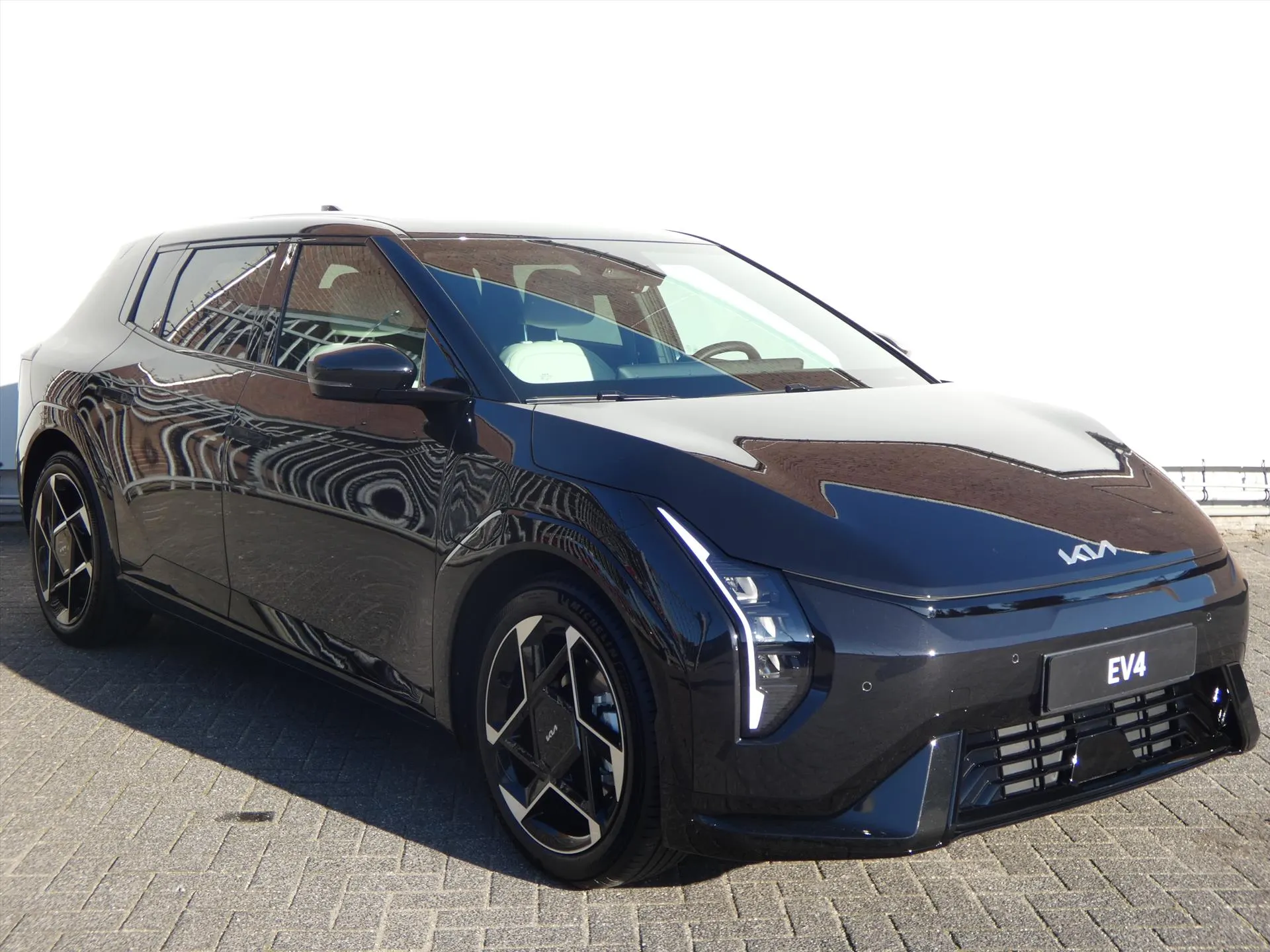 Kia EV4 met kenteken 73270 – interieur