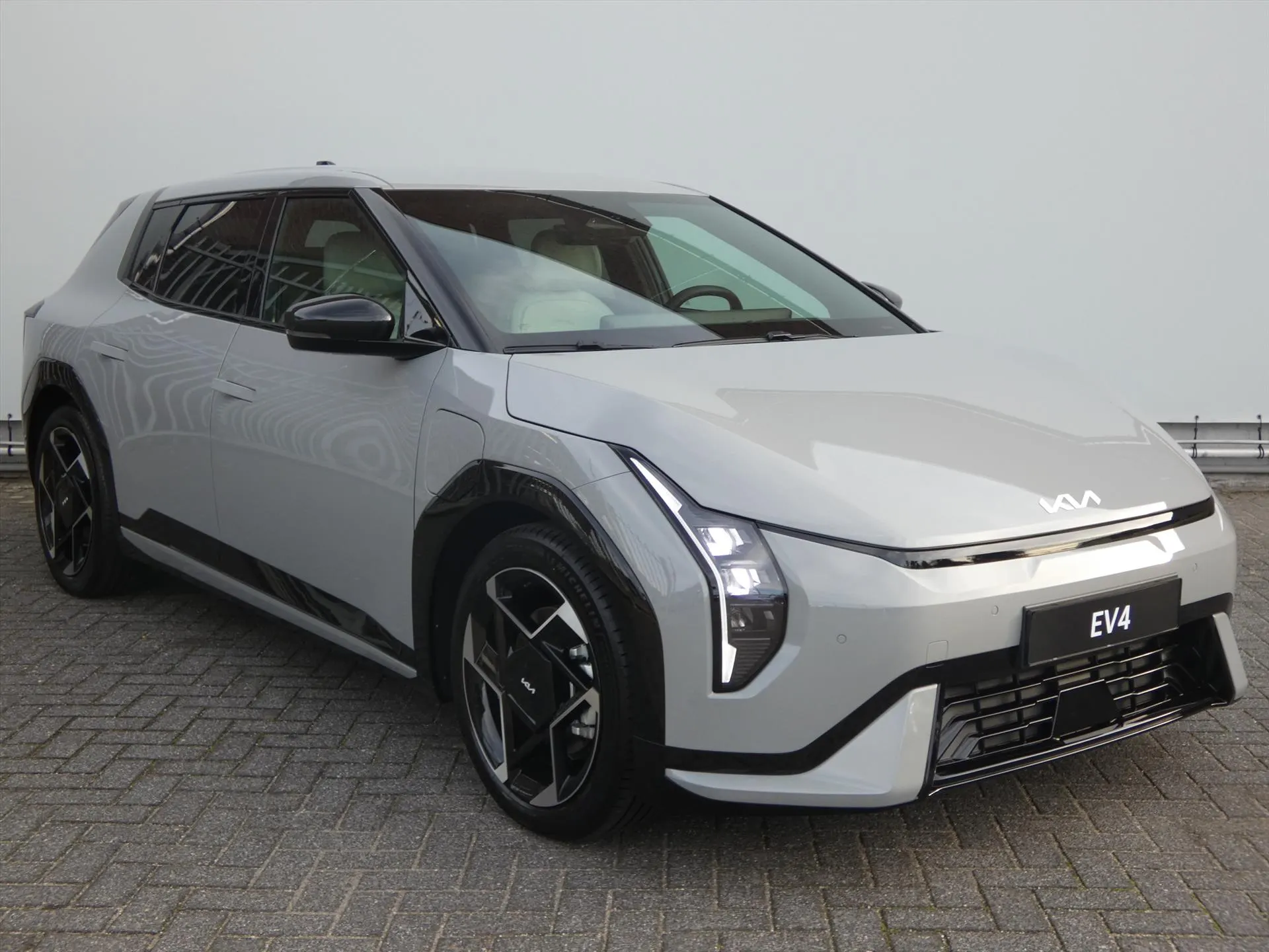 Kia EV4 met kenteken 73306 – interieur