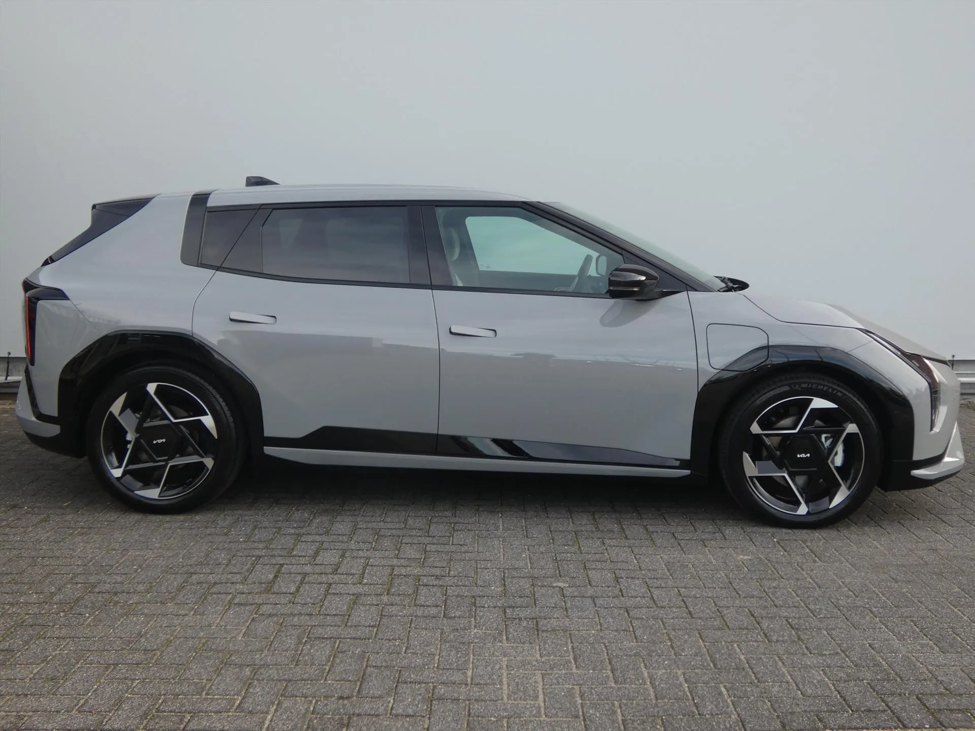 Kia EV4 met kenteken 73306 – dashboard