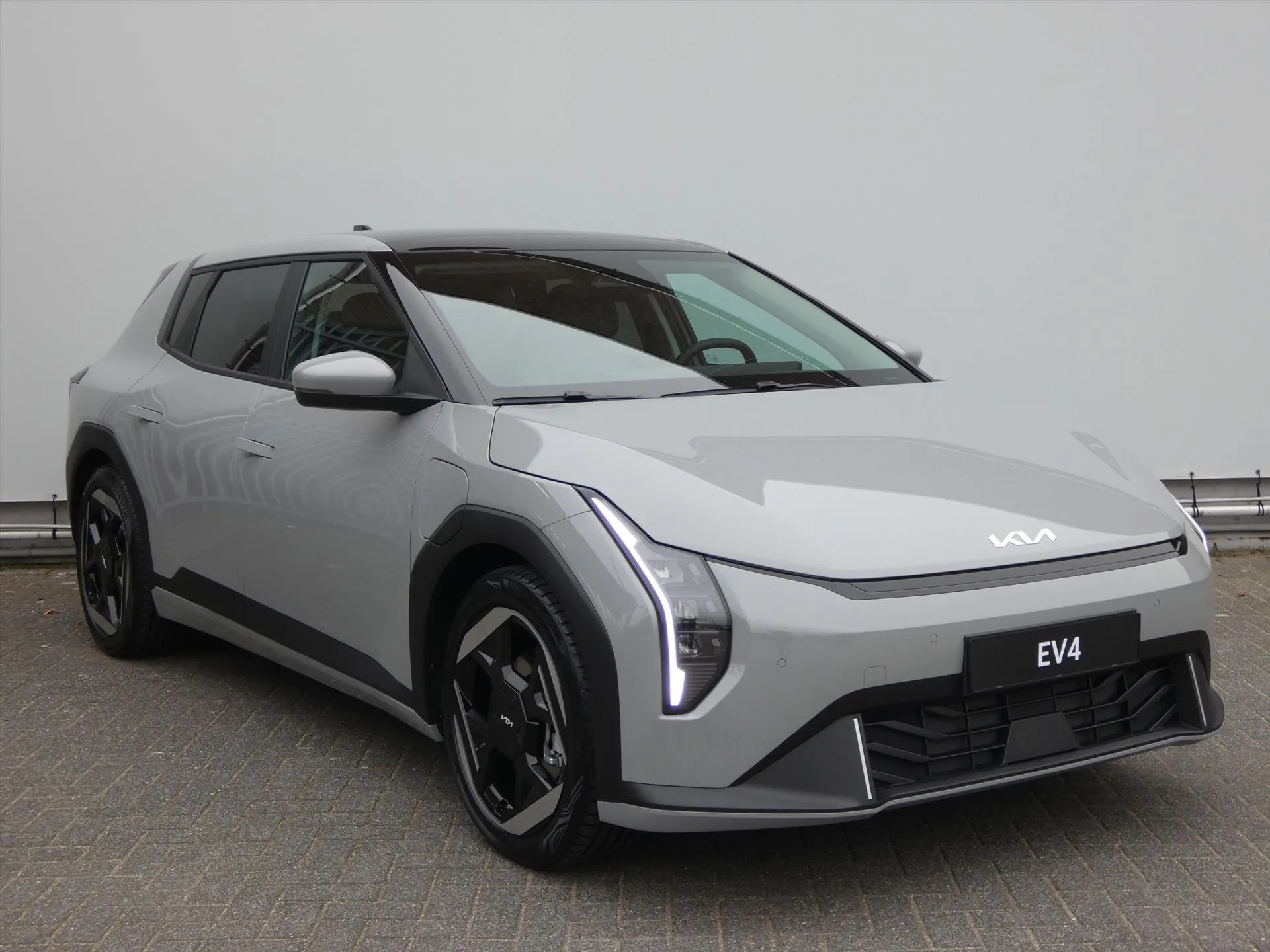Kia EV4 met kenteken 74712 – interieur