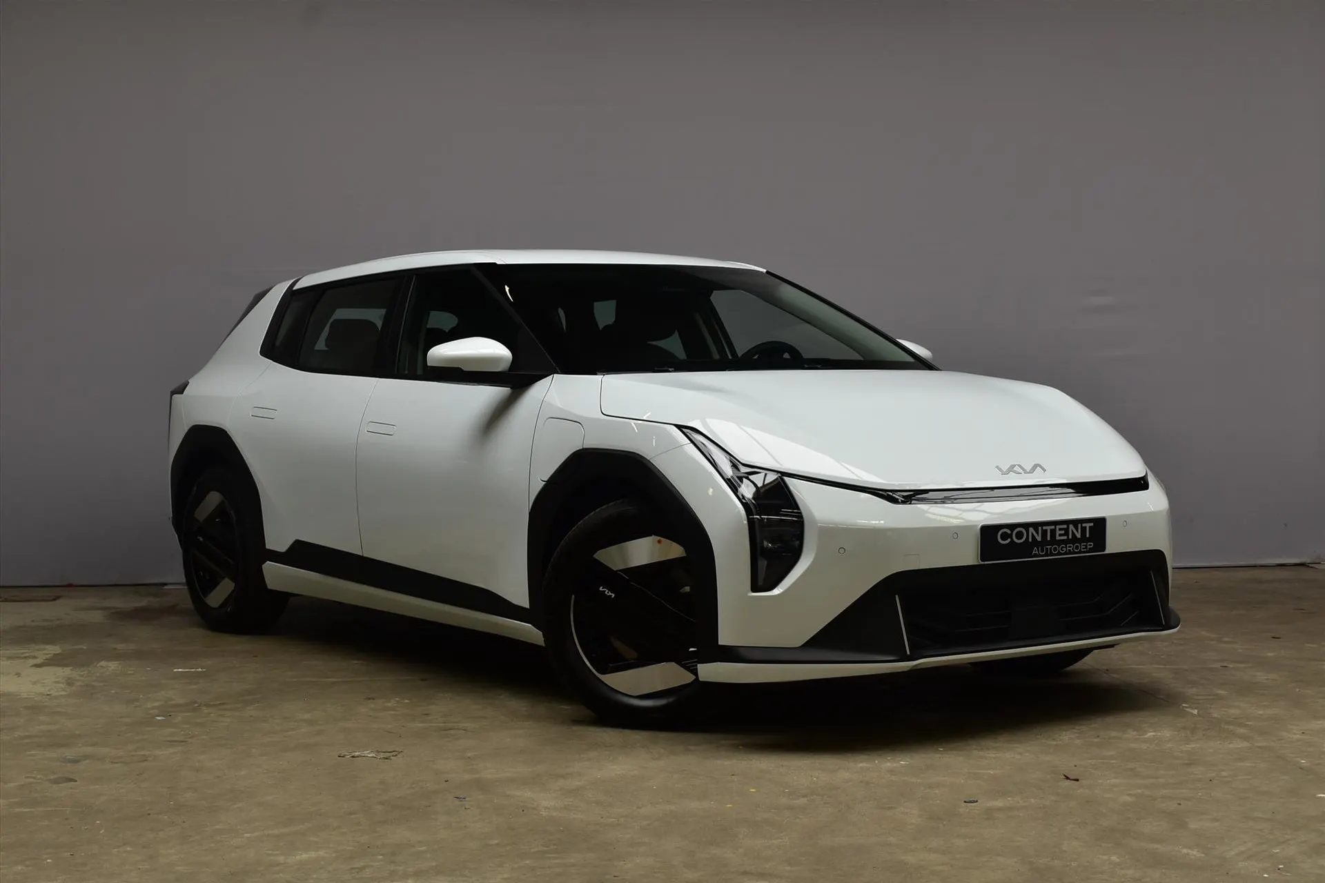 Kia EV4 met kenteken 77820 – dashboard