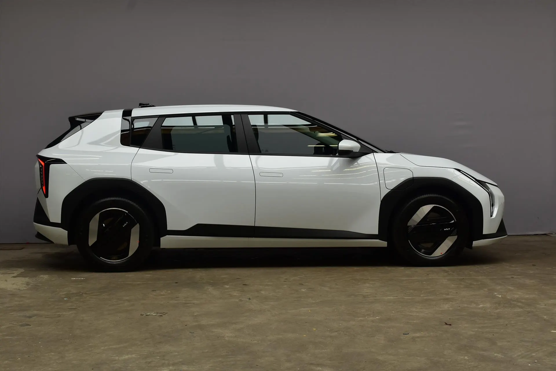 Kia EV4 met kenteken 77820 – detailfoto
