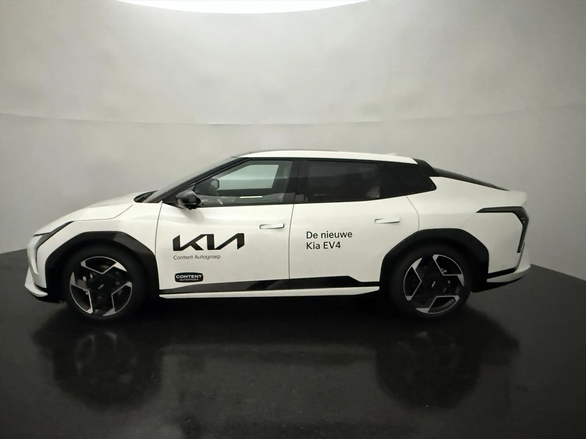 Kia EV4 met kenteken JGF-80-K – dashboard