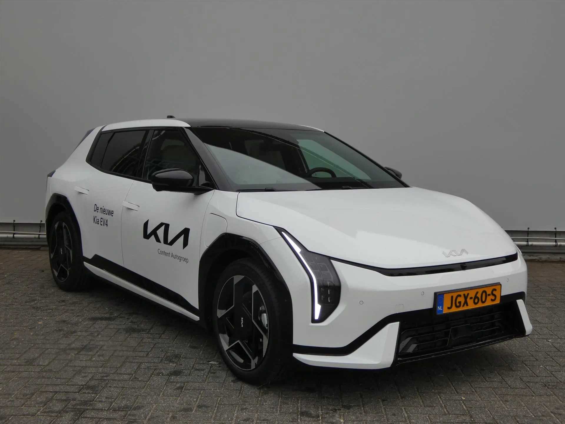 Kia EV4 met kenteken JGX-60-S – interieur