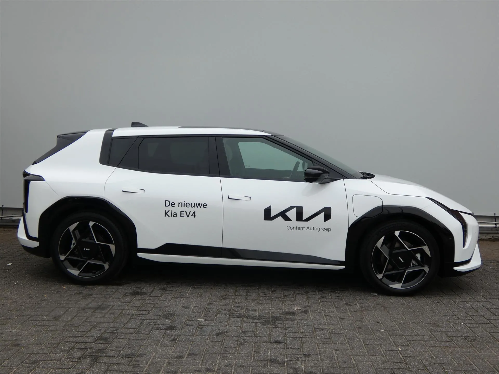 Kia EV4 met kenteken JGX-60-S – dashboard