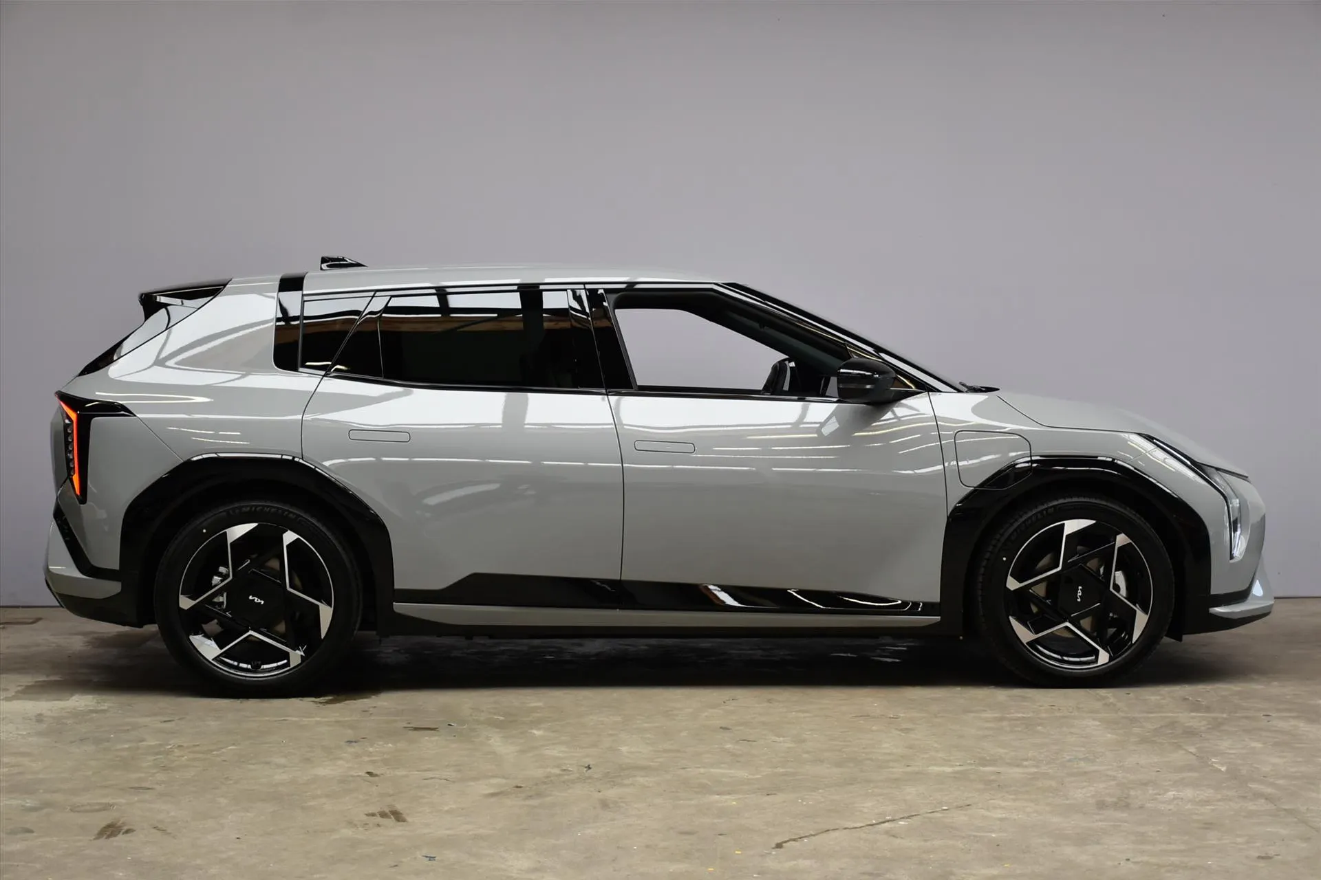 Kia EV4 met kenteken JSX-84-T – detailfoto