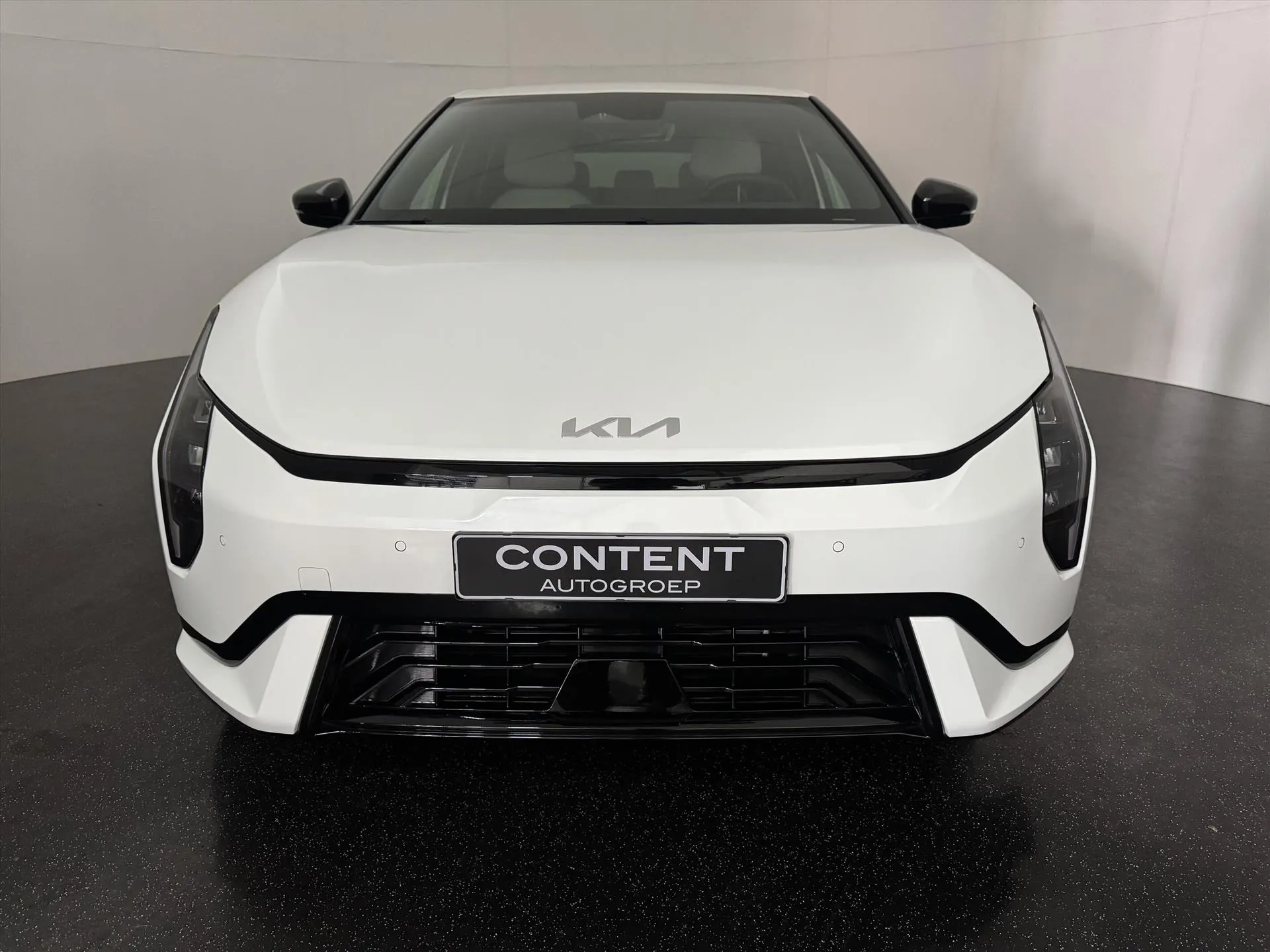 Kia EV4 met kenteken KJZ-58-L – achteraanzicht